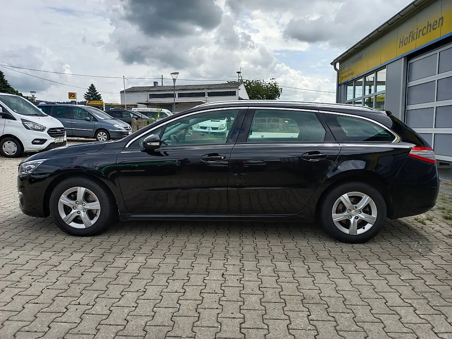 Peugeot 508 SW 2,0 HDI Professional Line *LED*RFK*Pano*SHZ Schwarz - 2