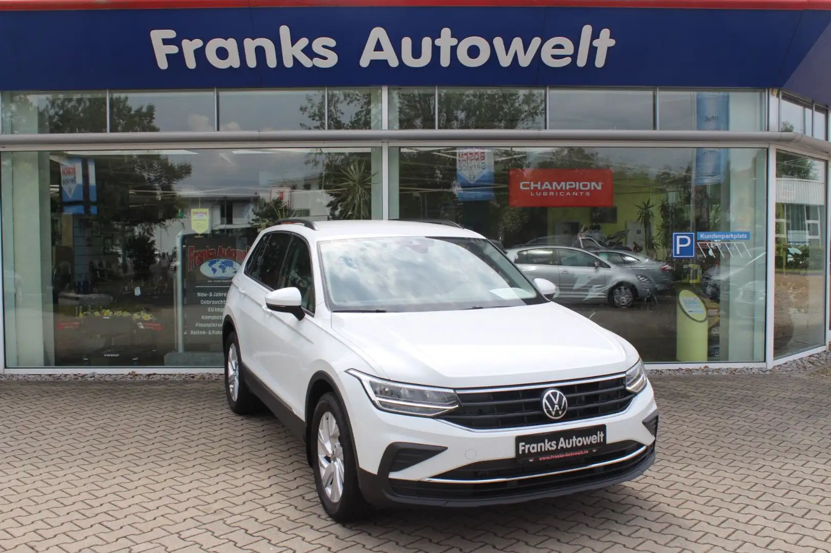 Volkswagen Tiguan 1.5l + DSG + AHK + LED + Navigationvor. Wit - 1