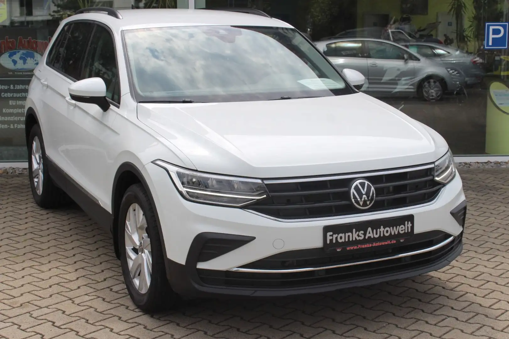 Volkswagen Tiguan 1.5l + DSG + AHK + LED + Navigationvor. Wit - 2