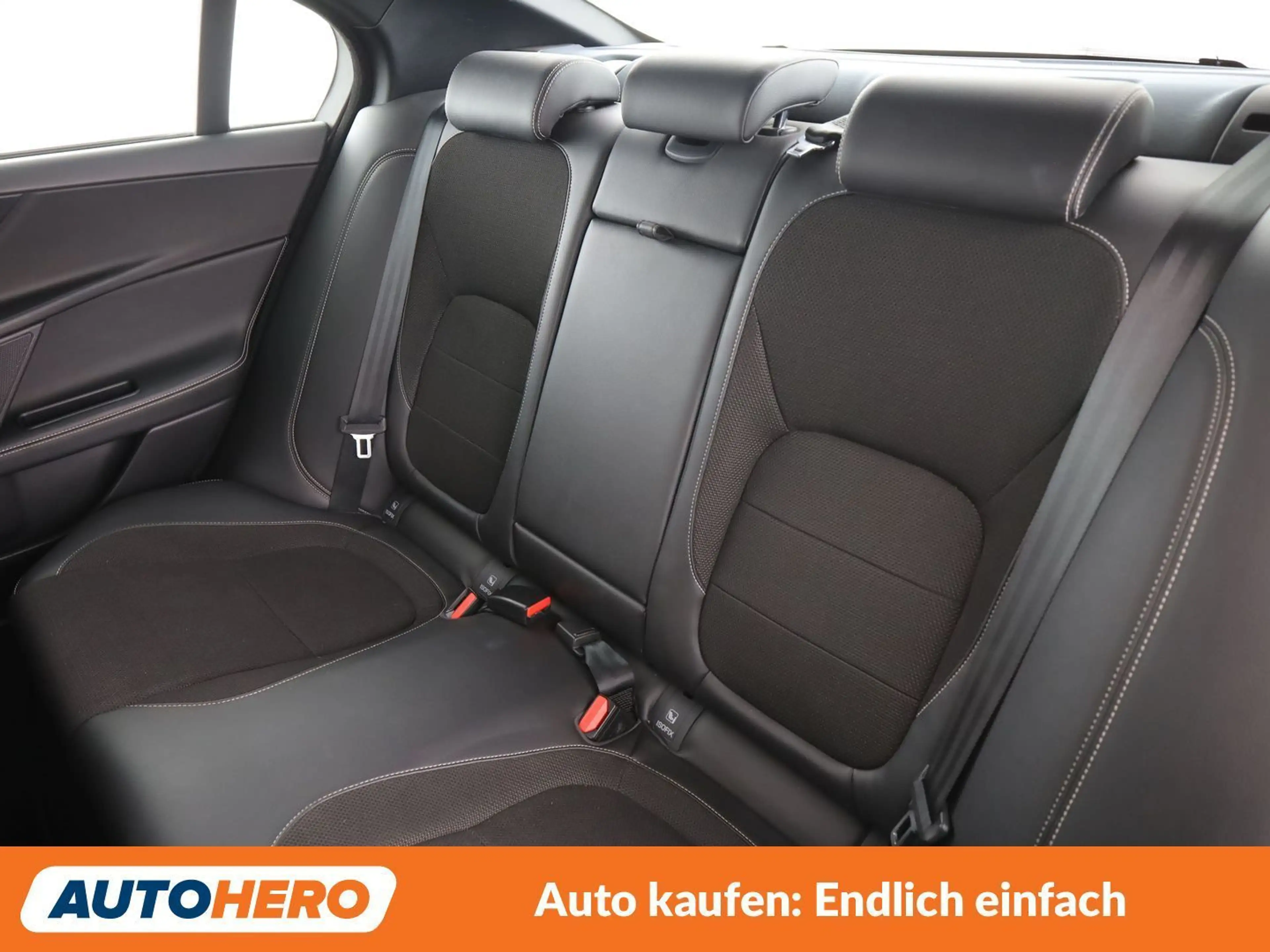 Jaguar XE 20d R-Sport — photo 14