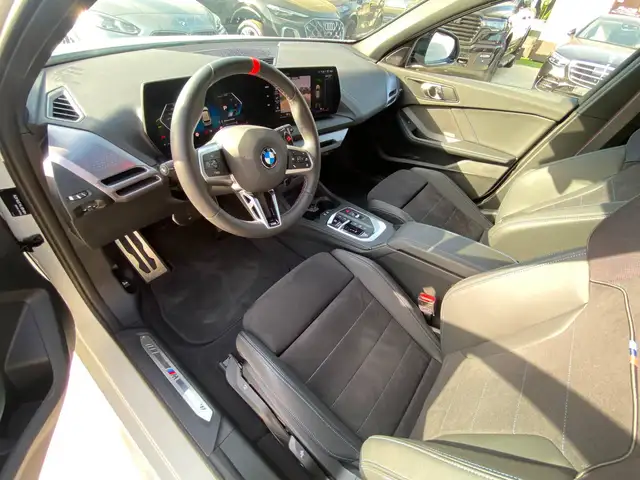 BMW 1 Series view 8