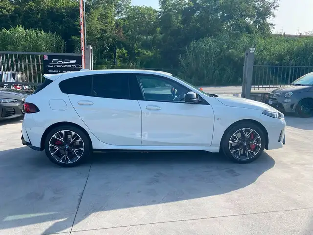 BMW 1 Series view 9