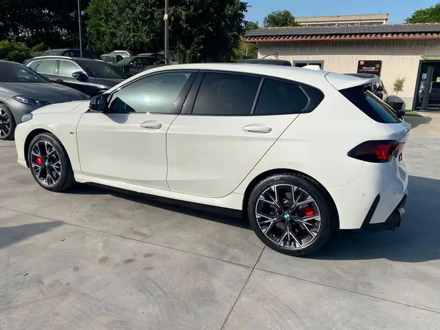 BMW 1 Series view 10