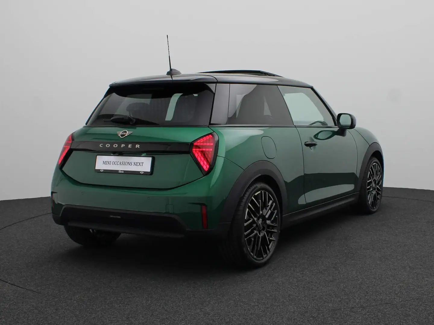 MINI Cooper 3-deurs | Favoured Trim + Package XL + Panoramadak Verde - 2