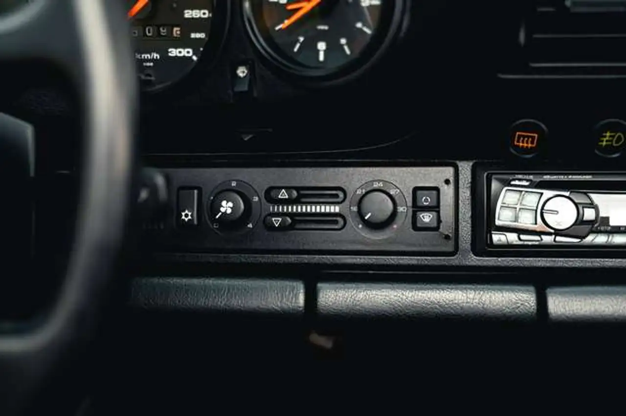 Porsche 964 911 CARRERA CABRIOLET / GEARBOX + ENGINE DONE / AIRCO / HEATED SEATS, foto 8