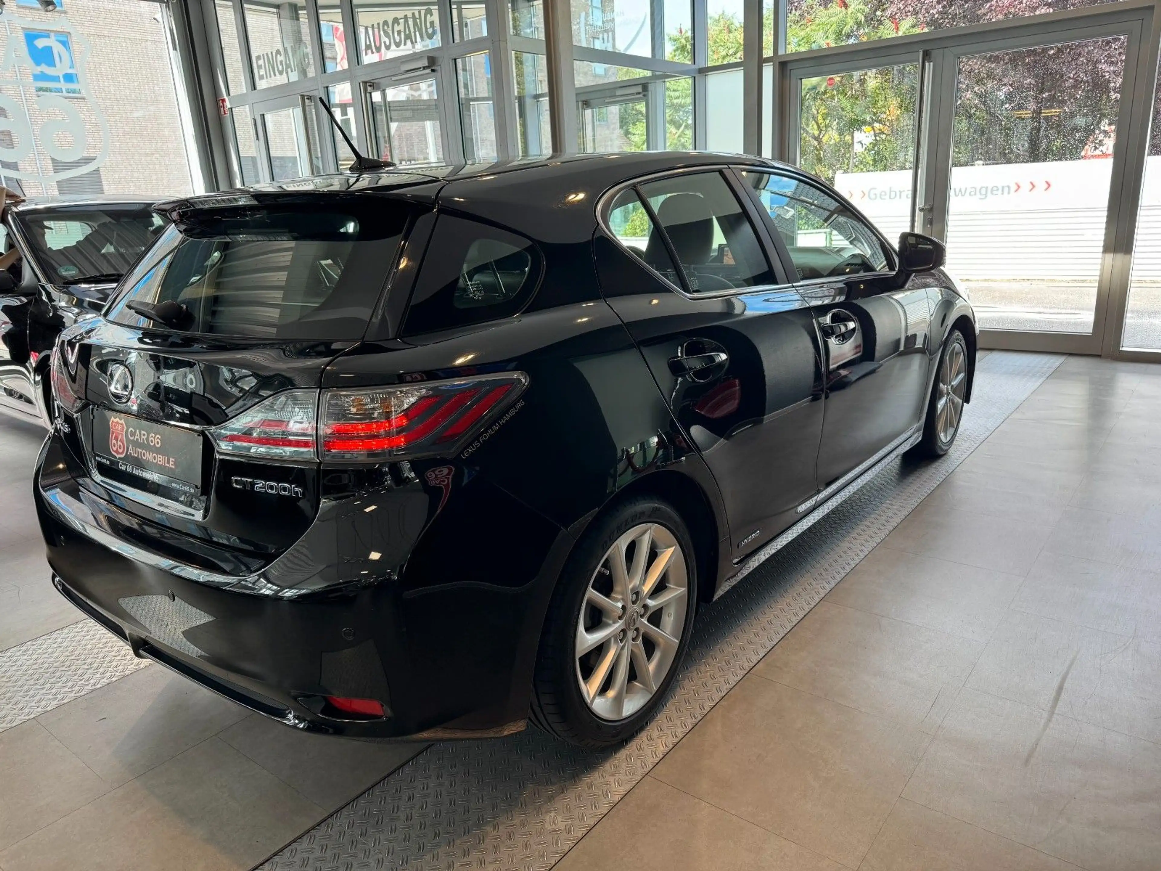 Lexus CT 200h — photo 6