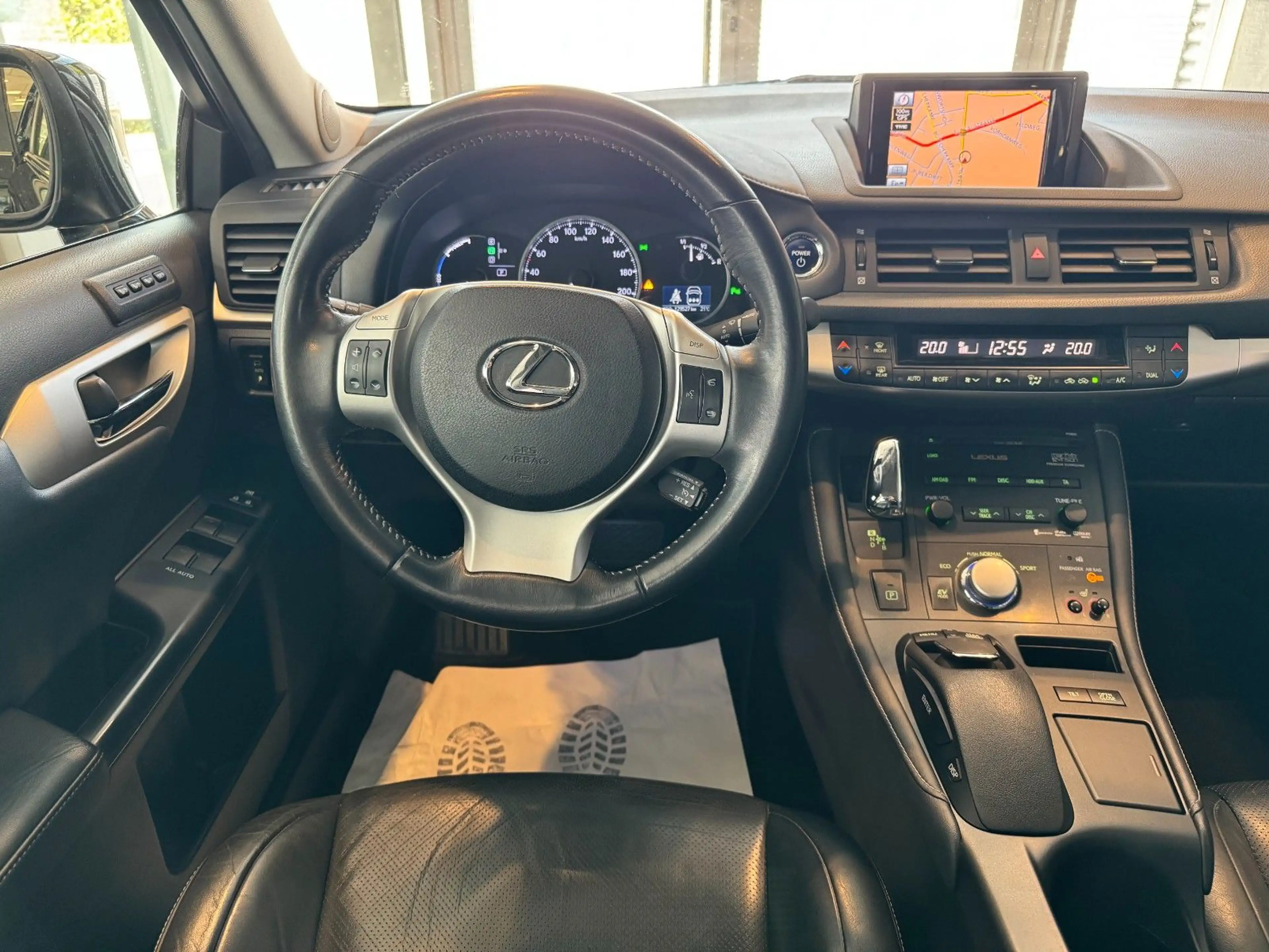 Lexus CT 200h — photo 8