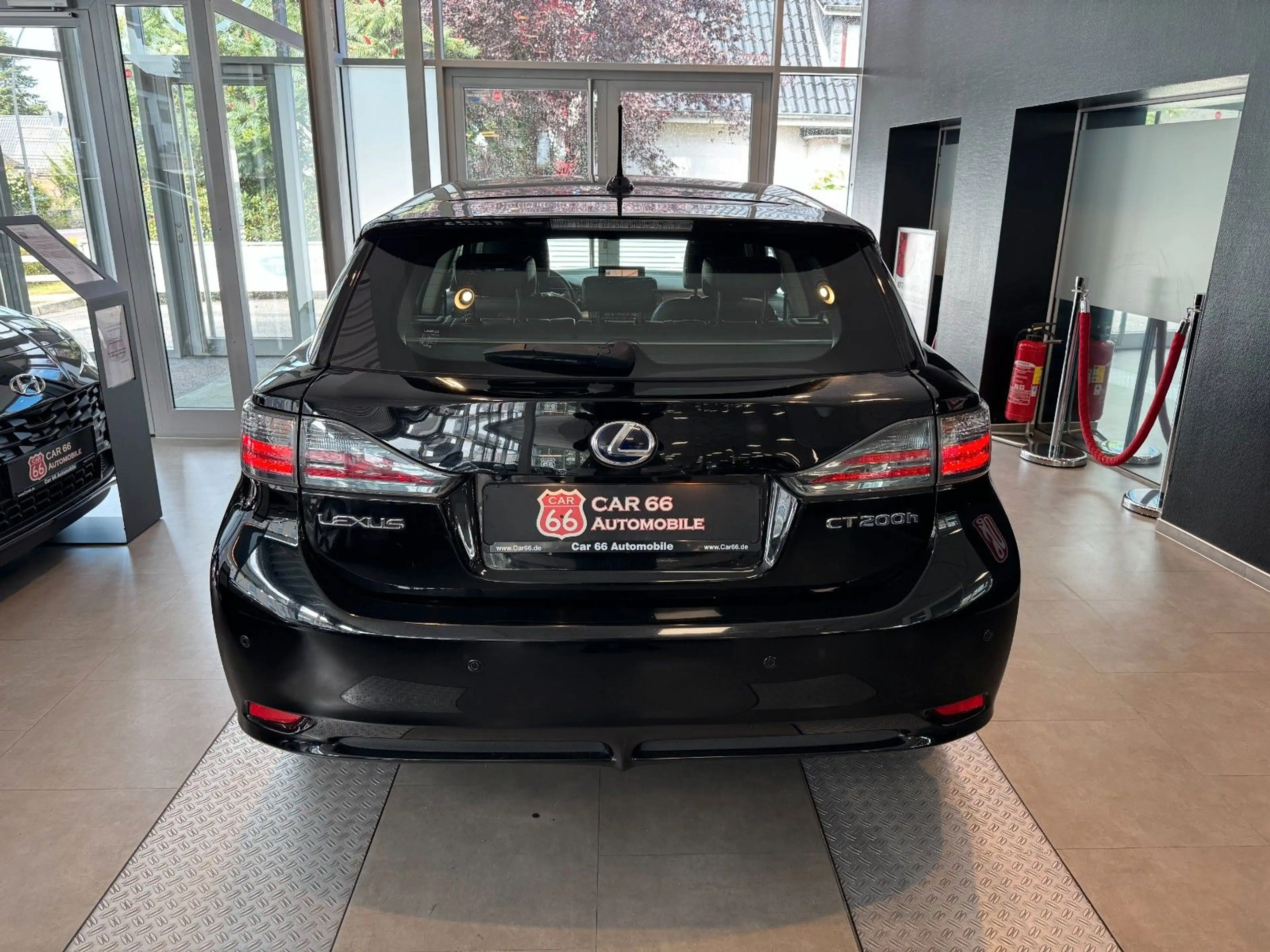 Lexus CT 200h — photo 5