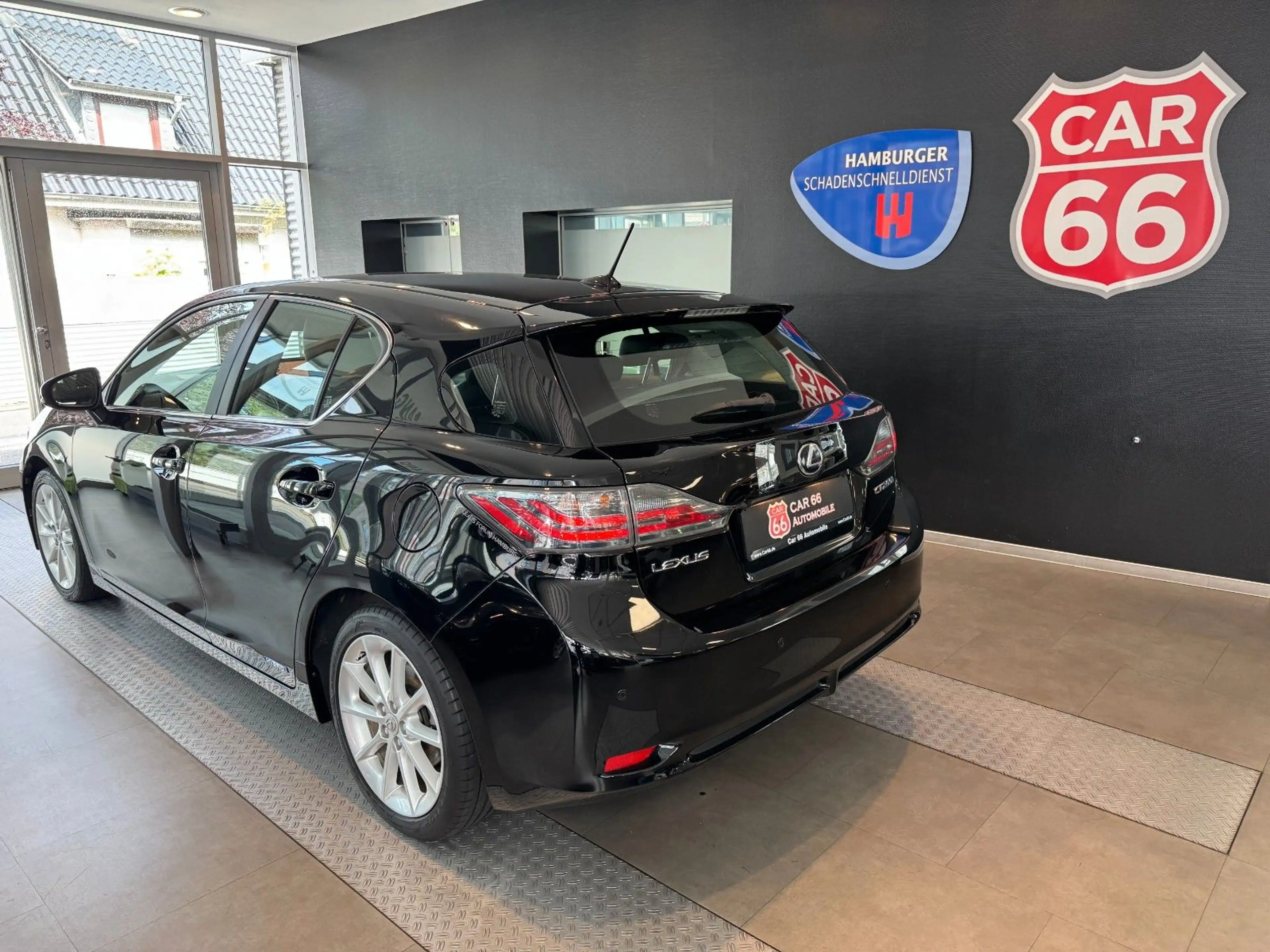 Lexus CT 200h — photo 4