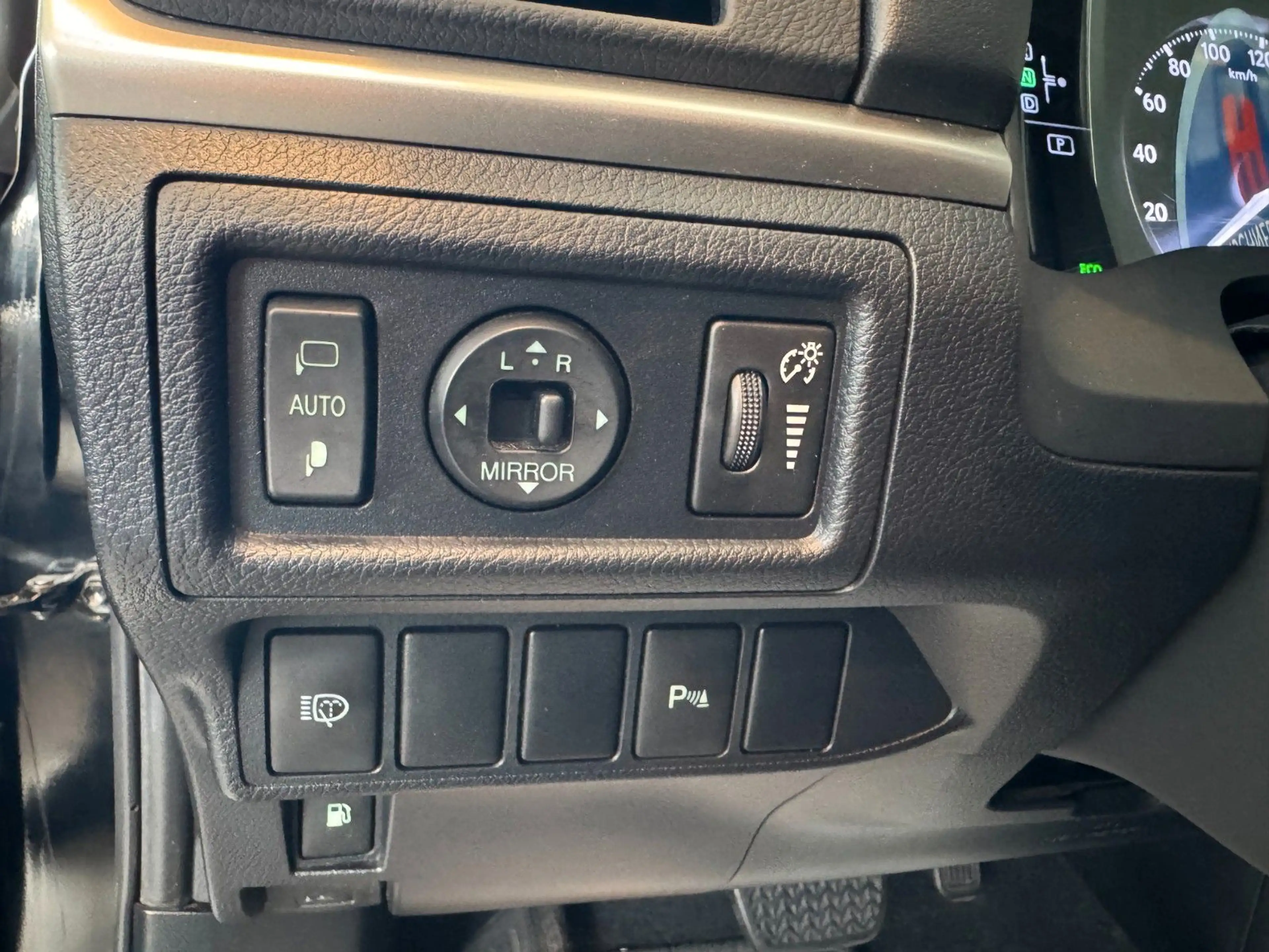 Lexus CT 200h — photo 15