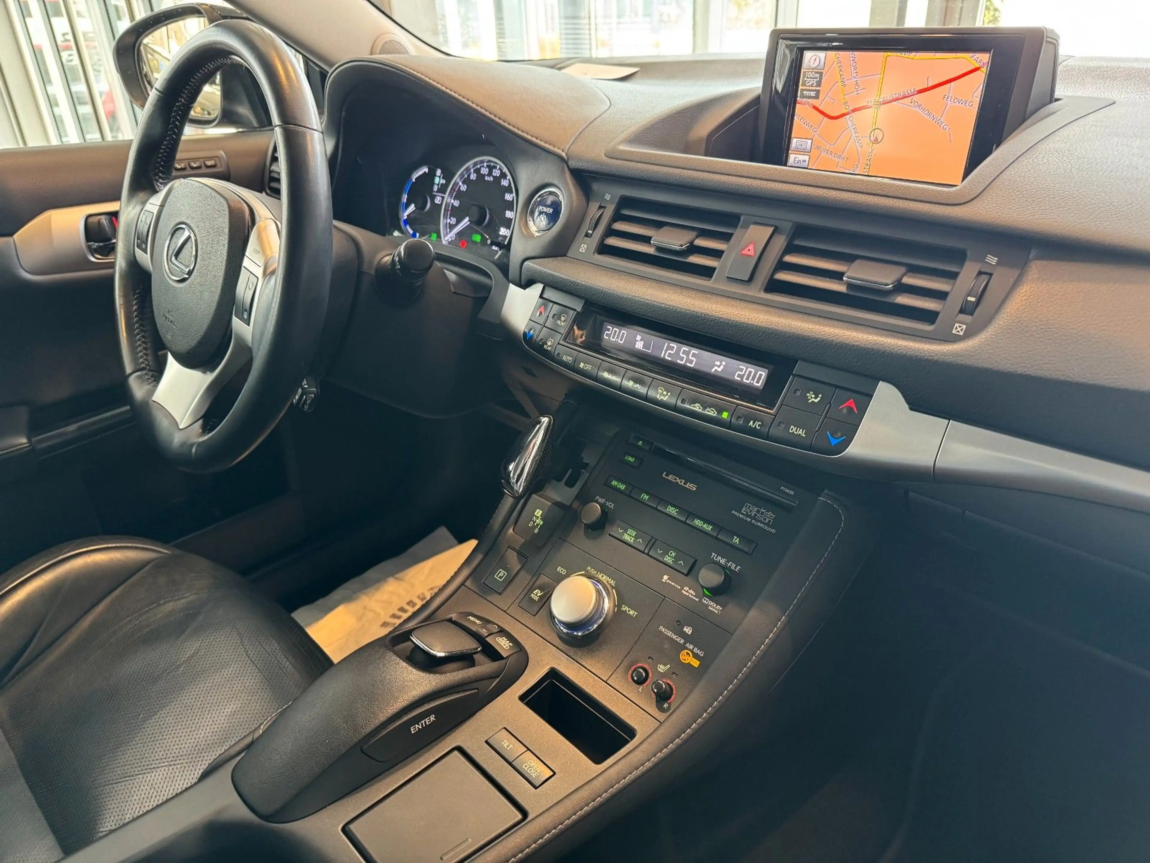 Lexus CT 200h — photo 9