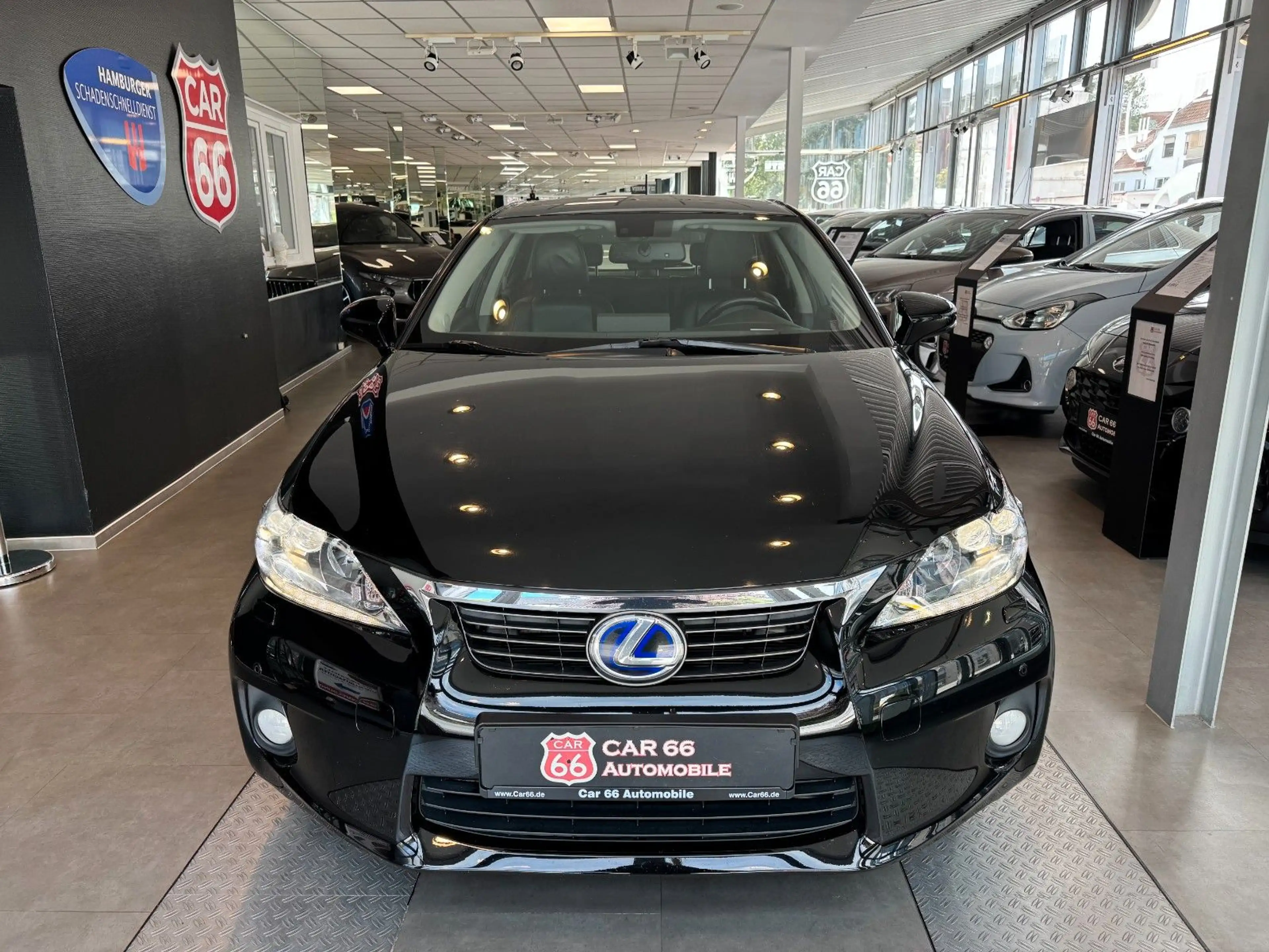 Lexus CT 200h — photo 2