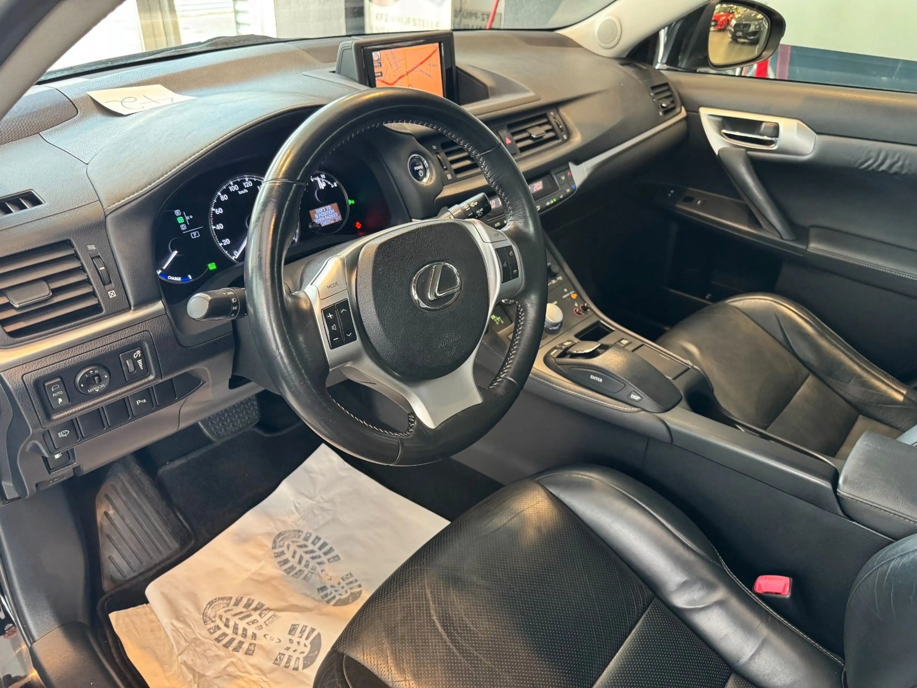 Lexus CT 200h — photo 7