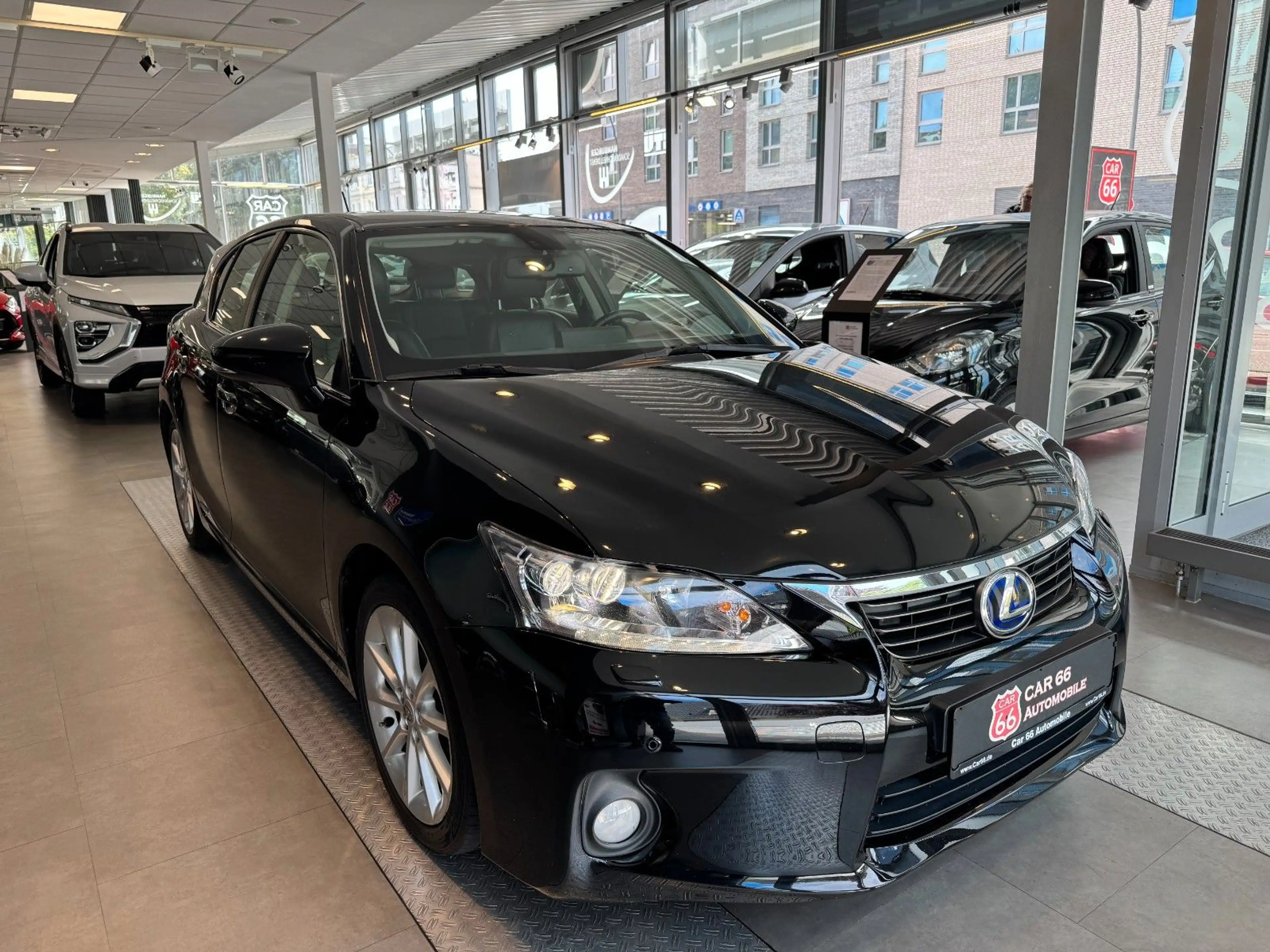 Lexus CT 200h — photo 3