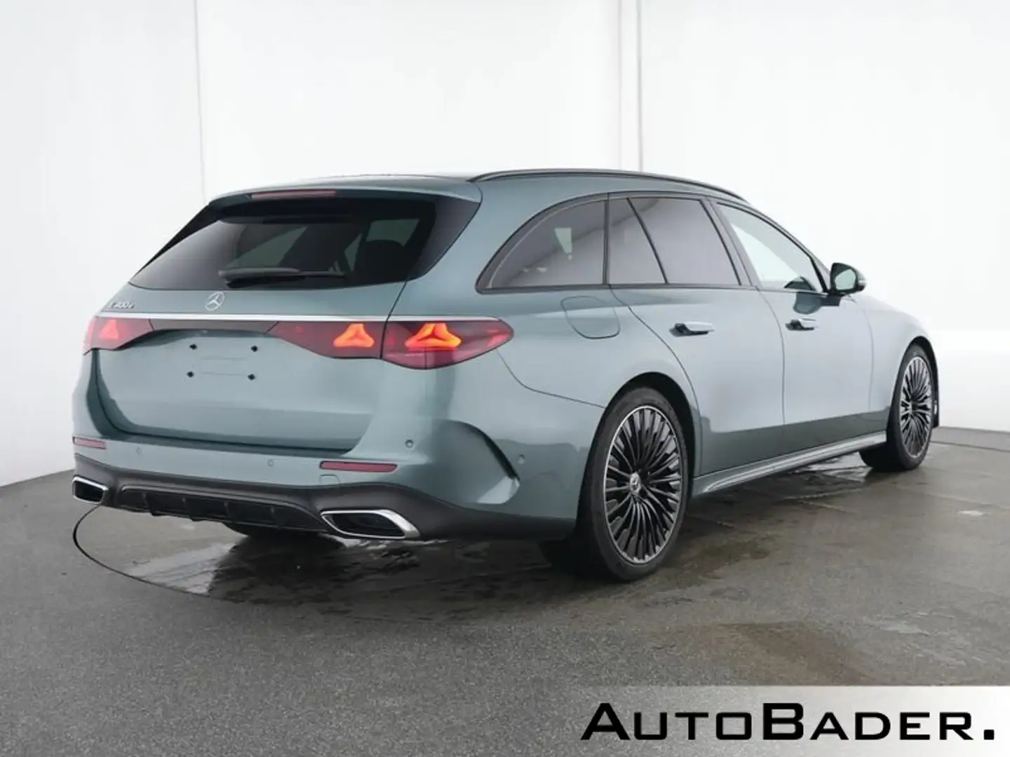 Mercedes-Benz E 300 E 300 e T AMG DISTR+ DigiLi KeylGO 20" AHK NIGHT Silber - 2