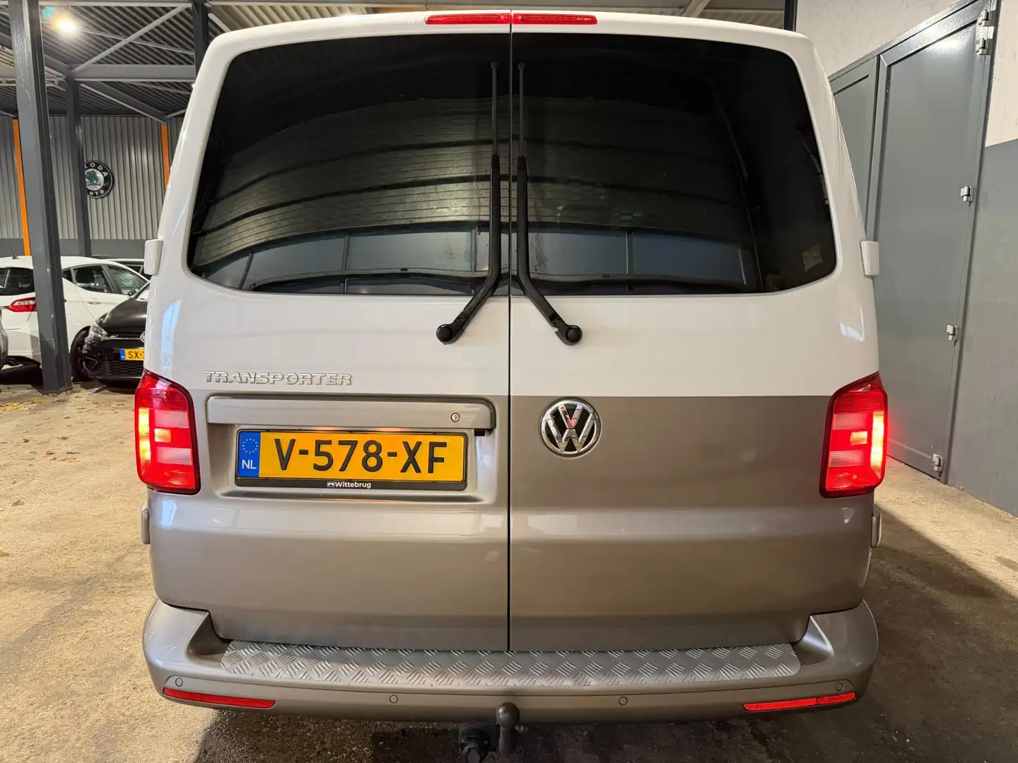 Volkswagen Transporter 2.0 TDI L2H1 DC Highline 204 PK Leer Trekhaak NAP - 2