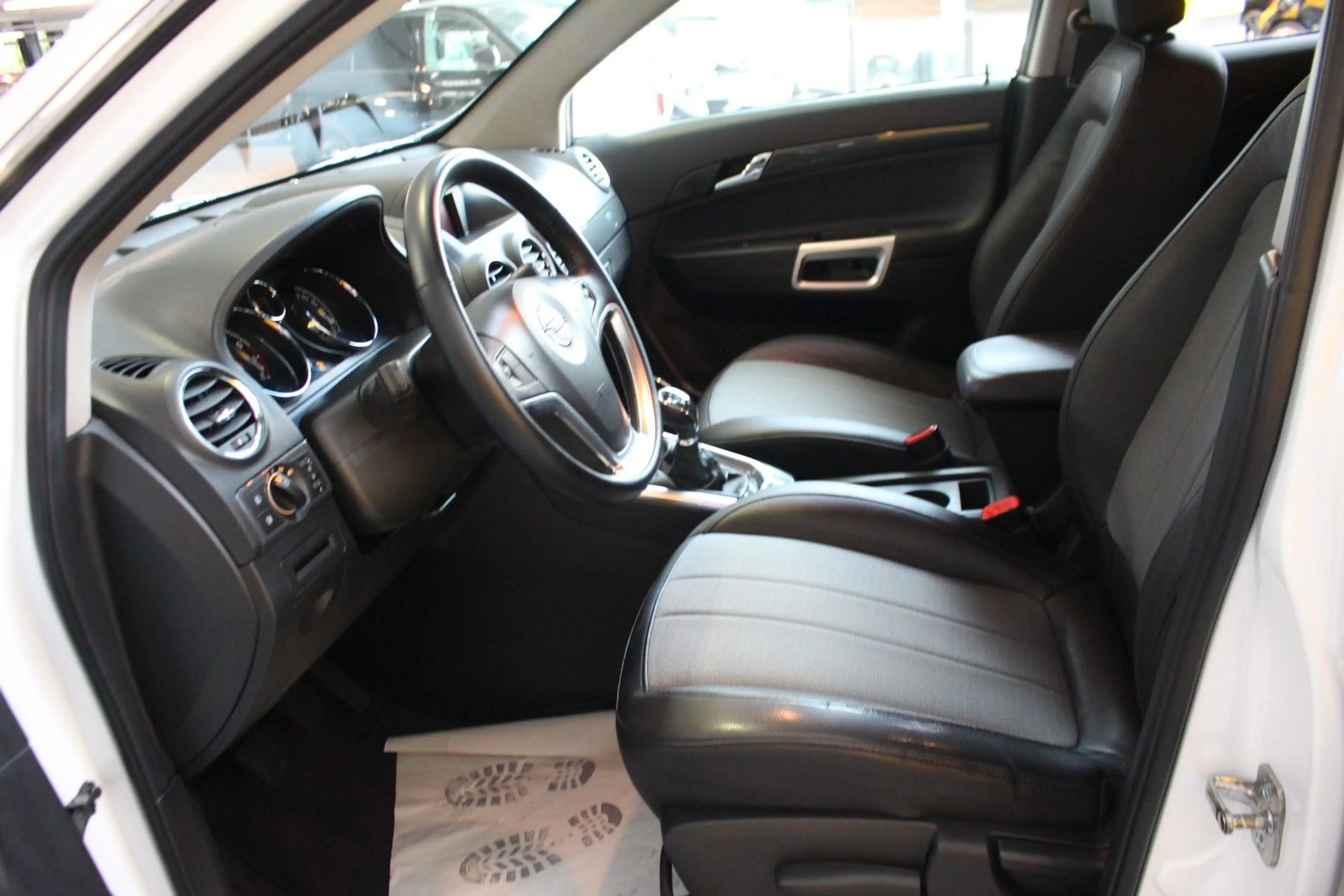 Opel Antara Design Edition 4x2 — photo 8