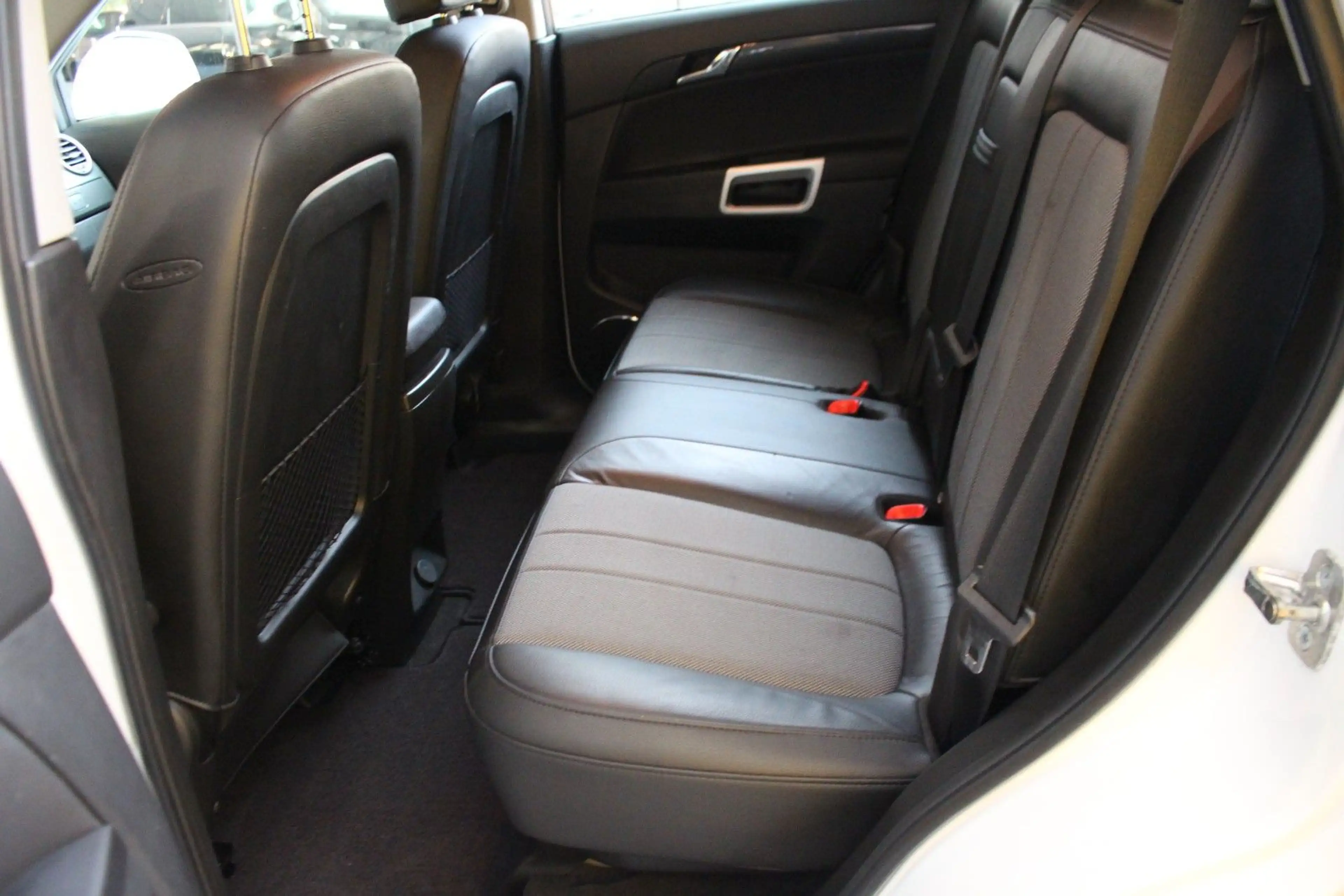 Opel Antara Design Edition 4x2 — photo 12