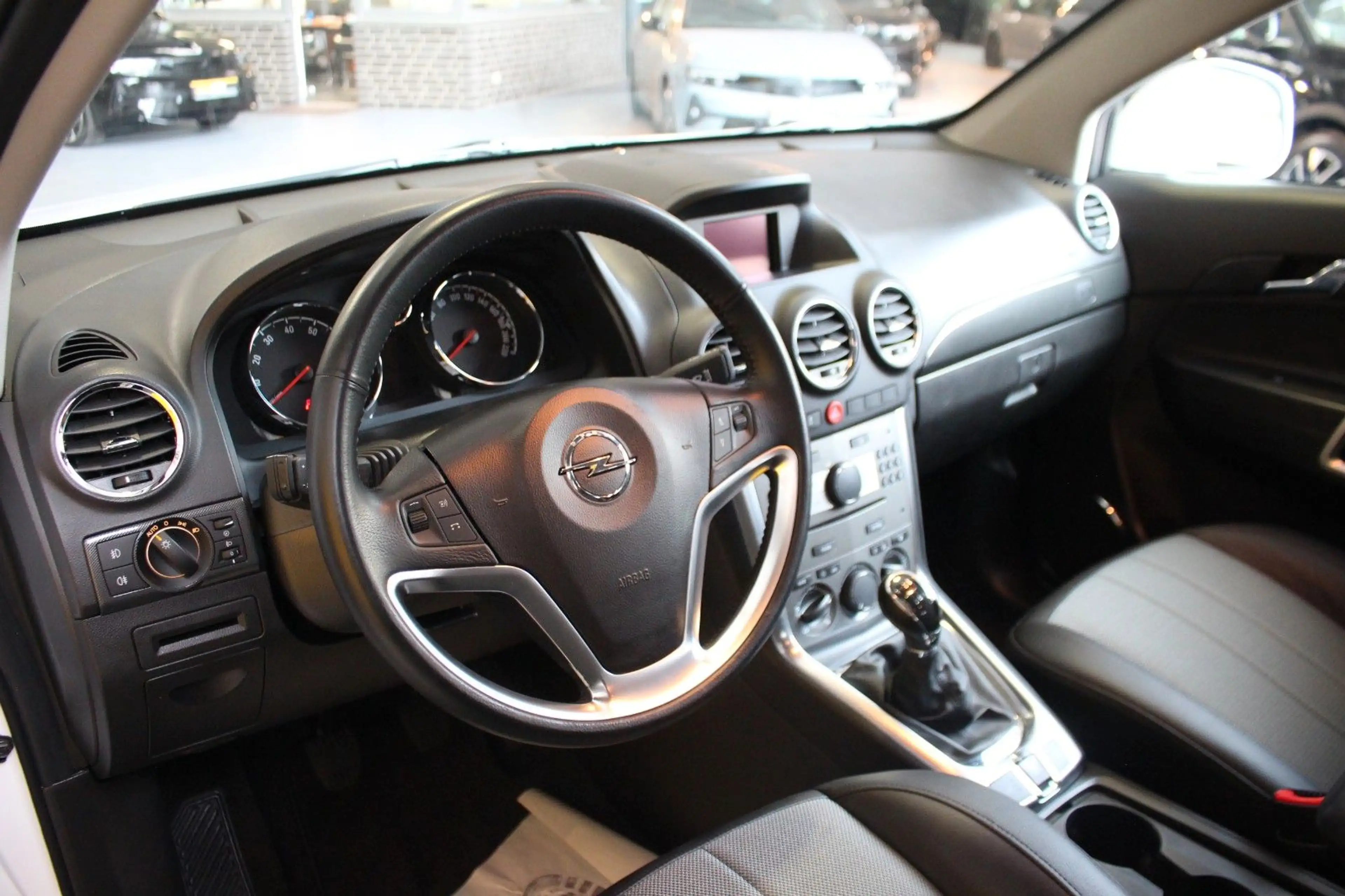 Opel Antara Design Edition 4x2 — photo 9