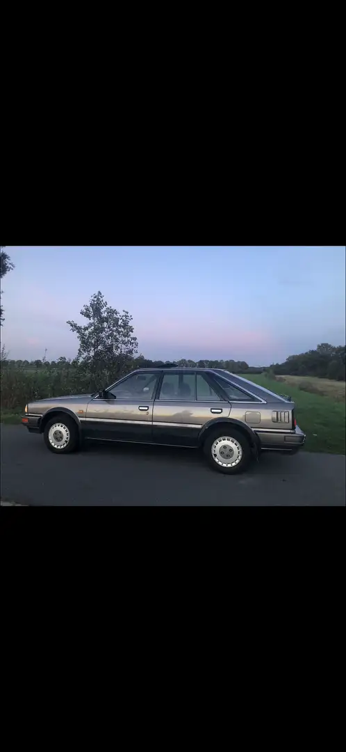 Nissan Bluebird Bluebird 2.0 HB slx Beige - 2