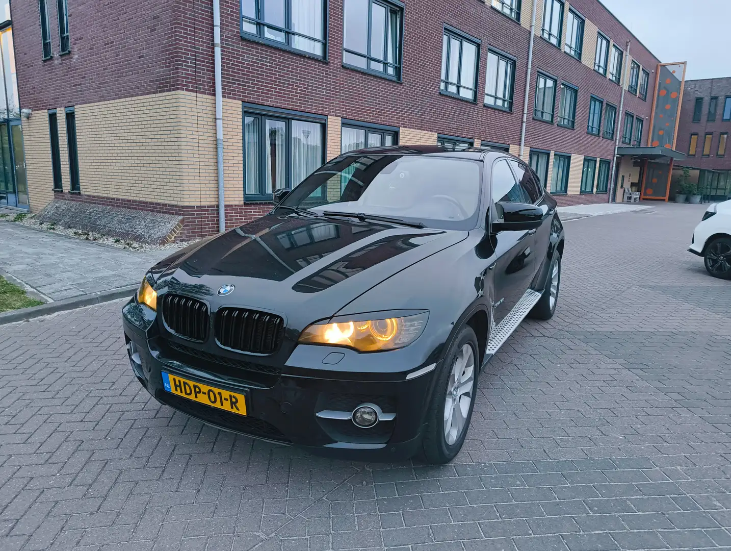 BMW X6 SNEL WEG! High Exec BMW X6 Xdrive50i, headsup, 408 Zwart - 1