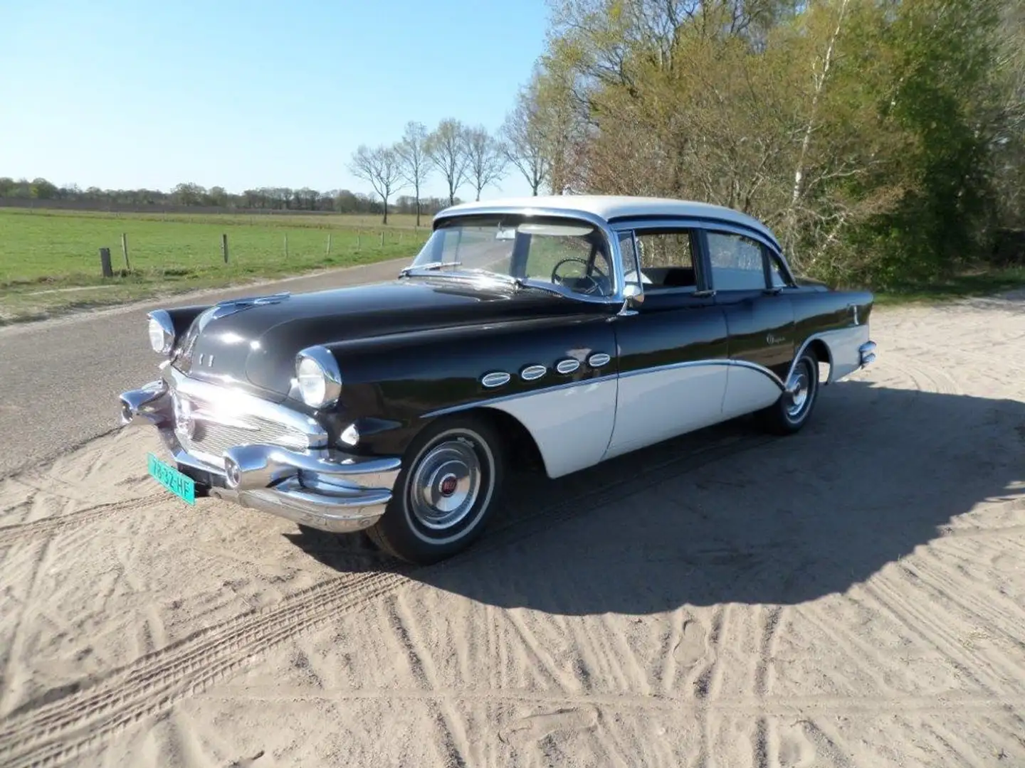 Buick Super Sedan Negru - 1