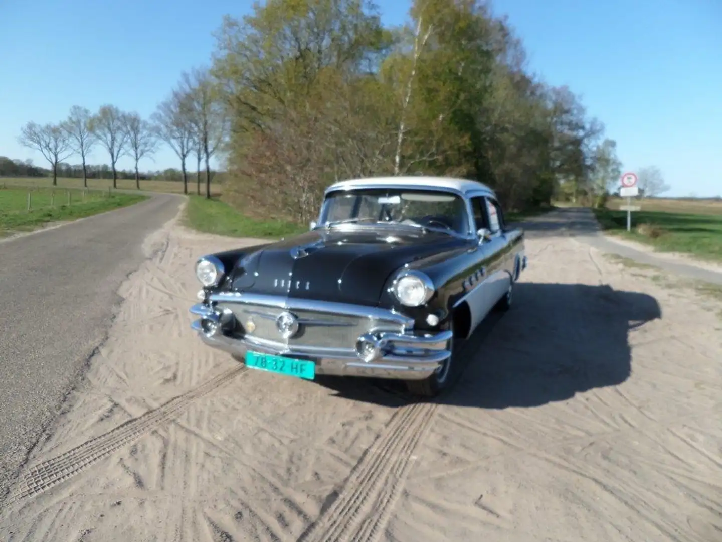Buick Super Sedan Negru - 2