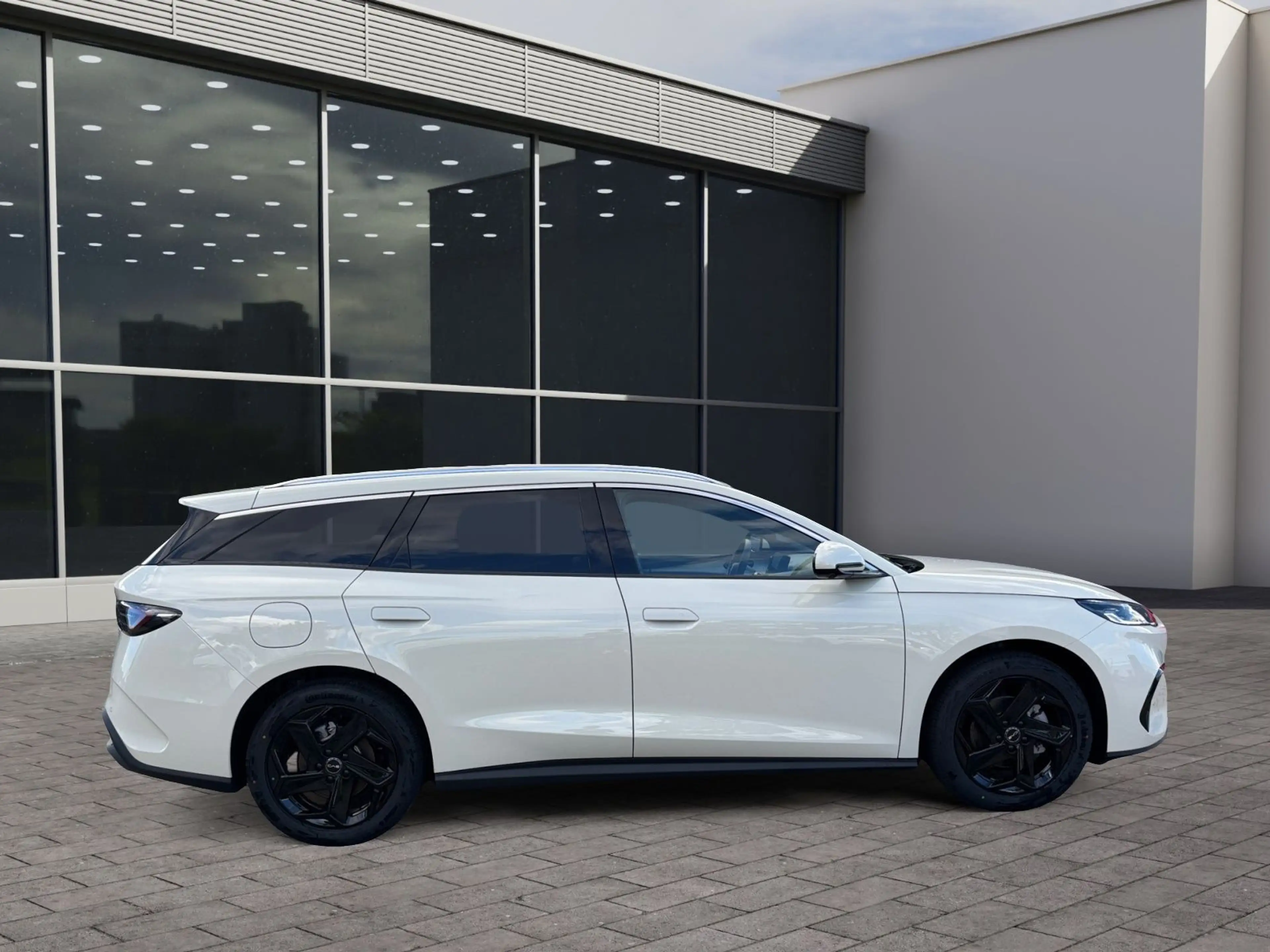 BYD Seal 6 Seal 6 Touring 1.5 PHEV DM-i Comfort — photo 8