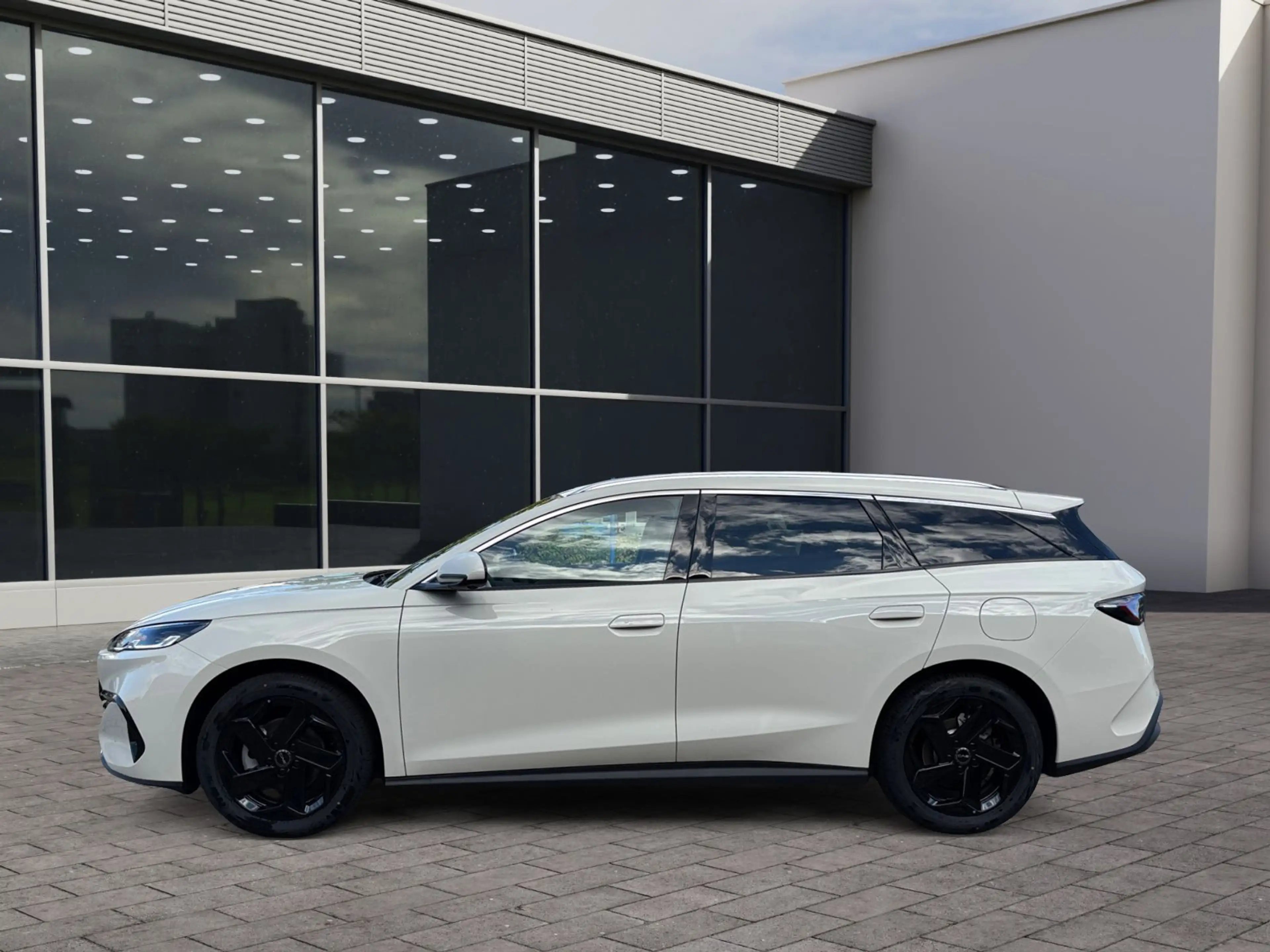 BYD Seal 6 Seal 6 Touring 1.5 PHEV DM-i Comfort — photo 4