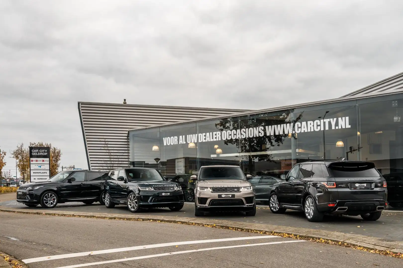 Land Rover Range Rover Evoque 1.5 P300e AWD R-Dynamic SE / Pano / Memory / Merid Blauw - 2