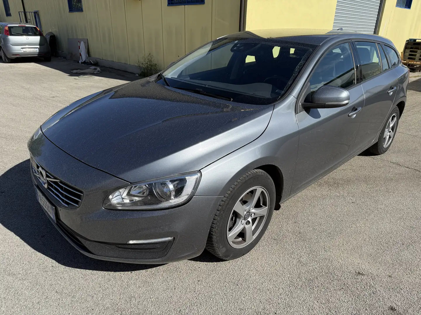Volvo V60 2.0 d3 R-design Momentum geartronic - 2
