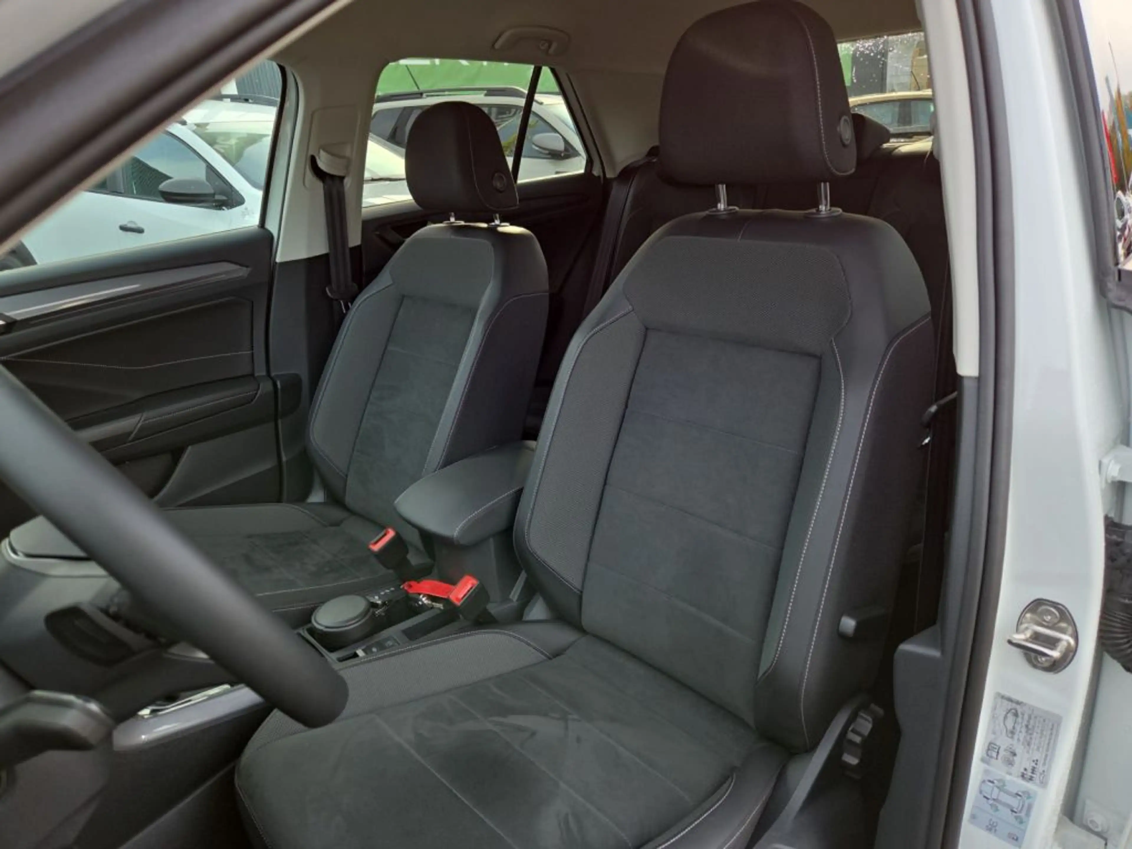 Volkswagen T-Roc 1.5 TSI OPF DSG Style — photo 11