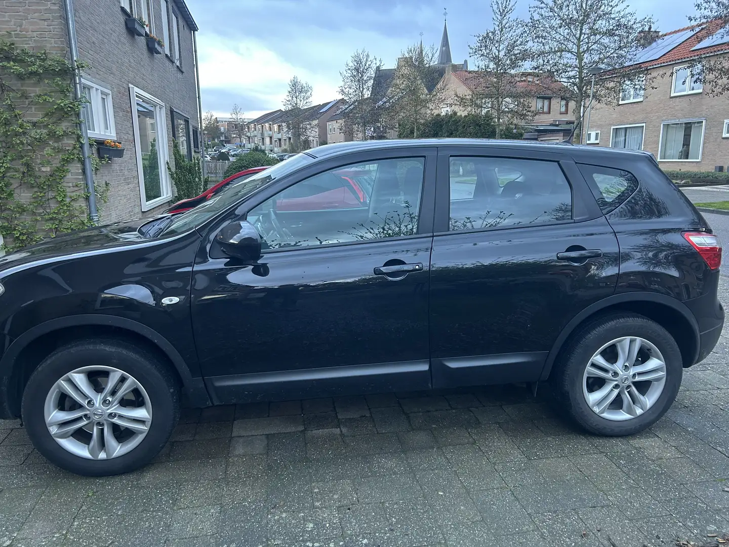 Nissan Qashqai 1.6 Acenta lage kilometerstand 103.500 Zwart - 1