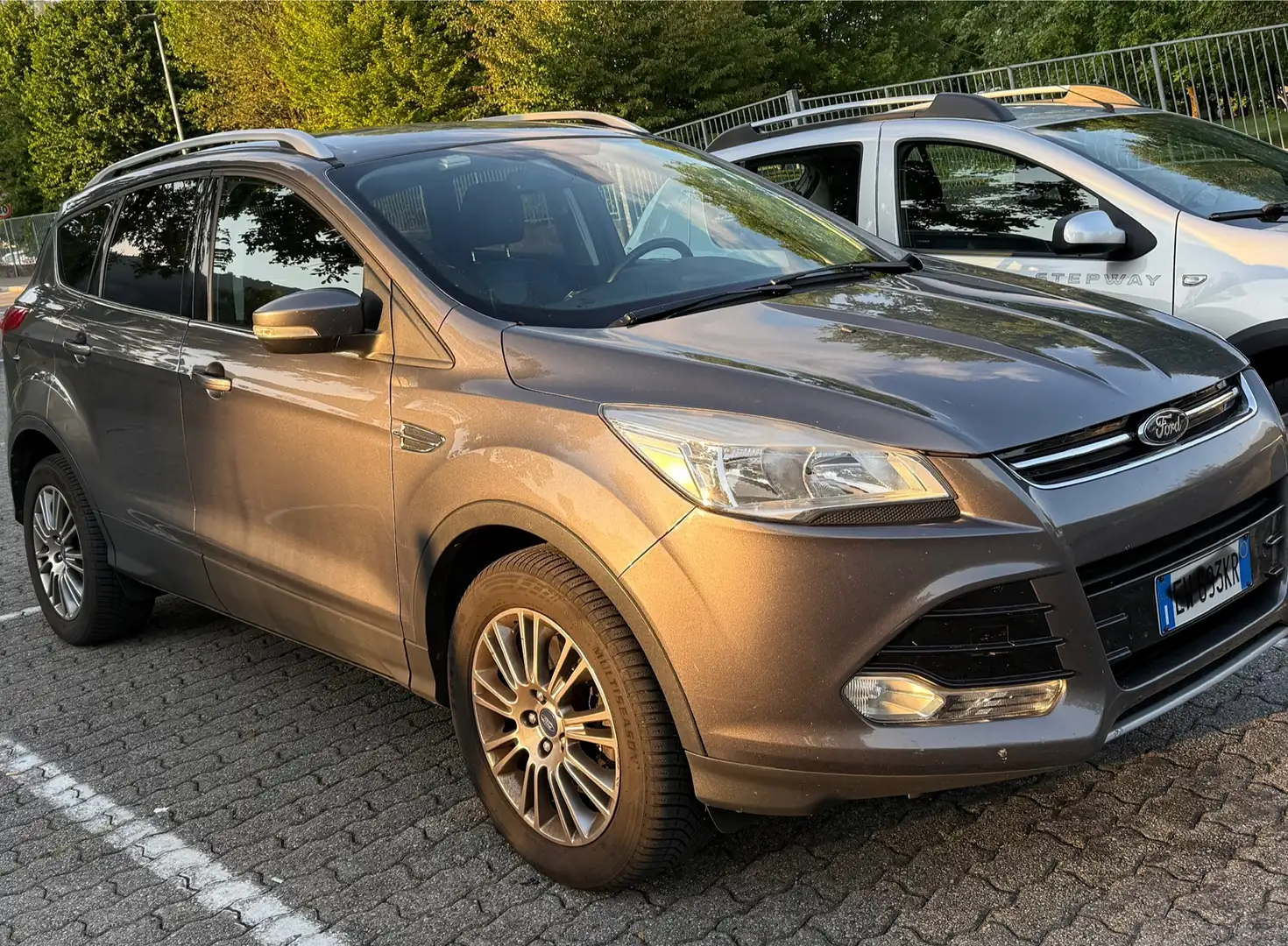 Ford Kuga Titanium Grigio - 1