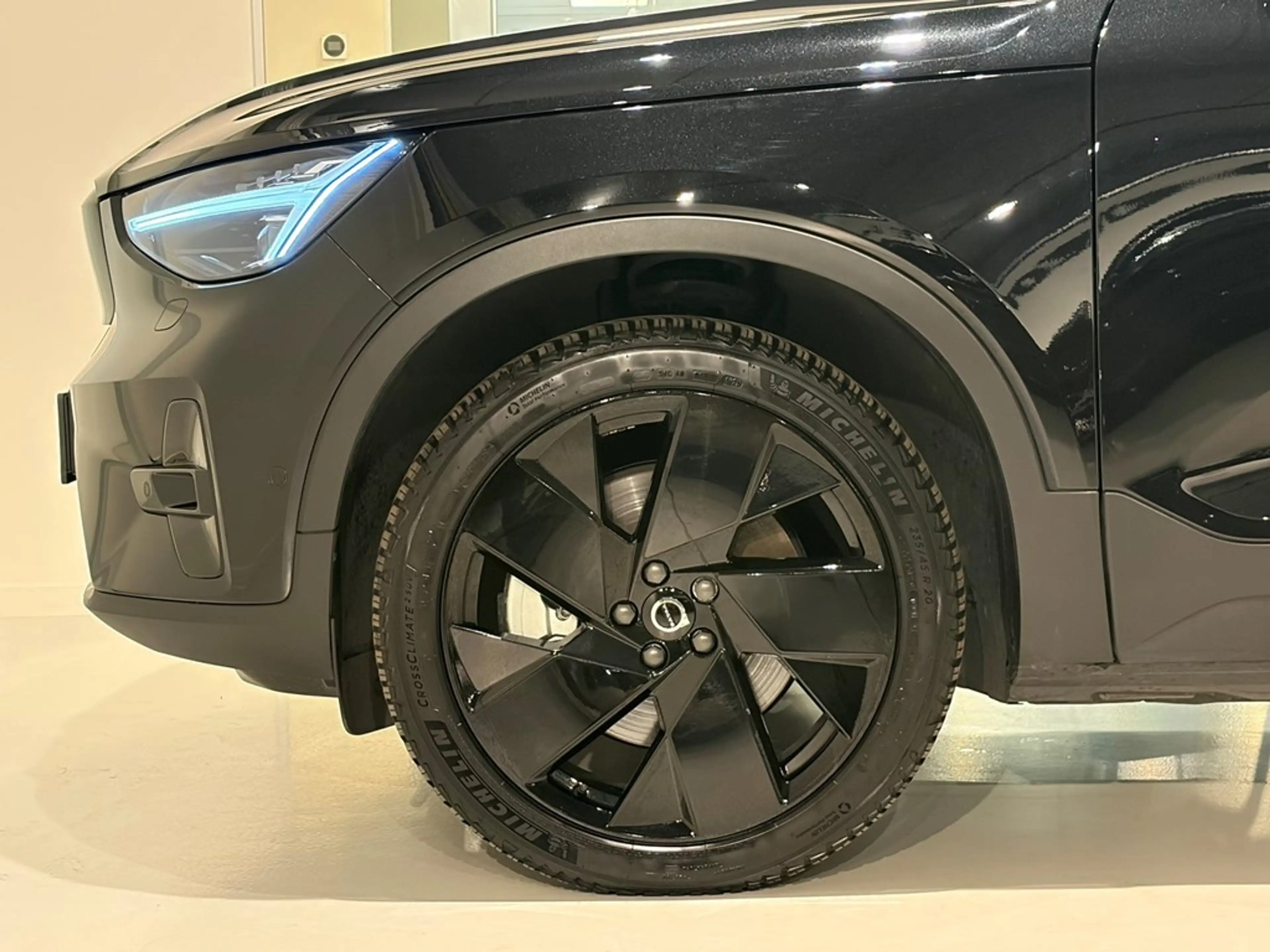 Volvo EC40 Recharge Black Edition Twin Motor Perf. — photo 3