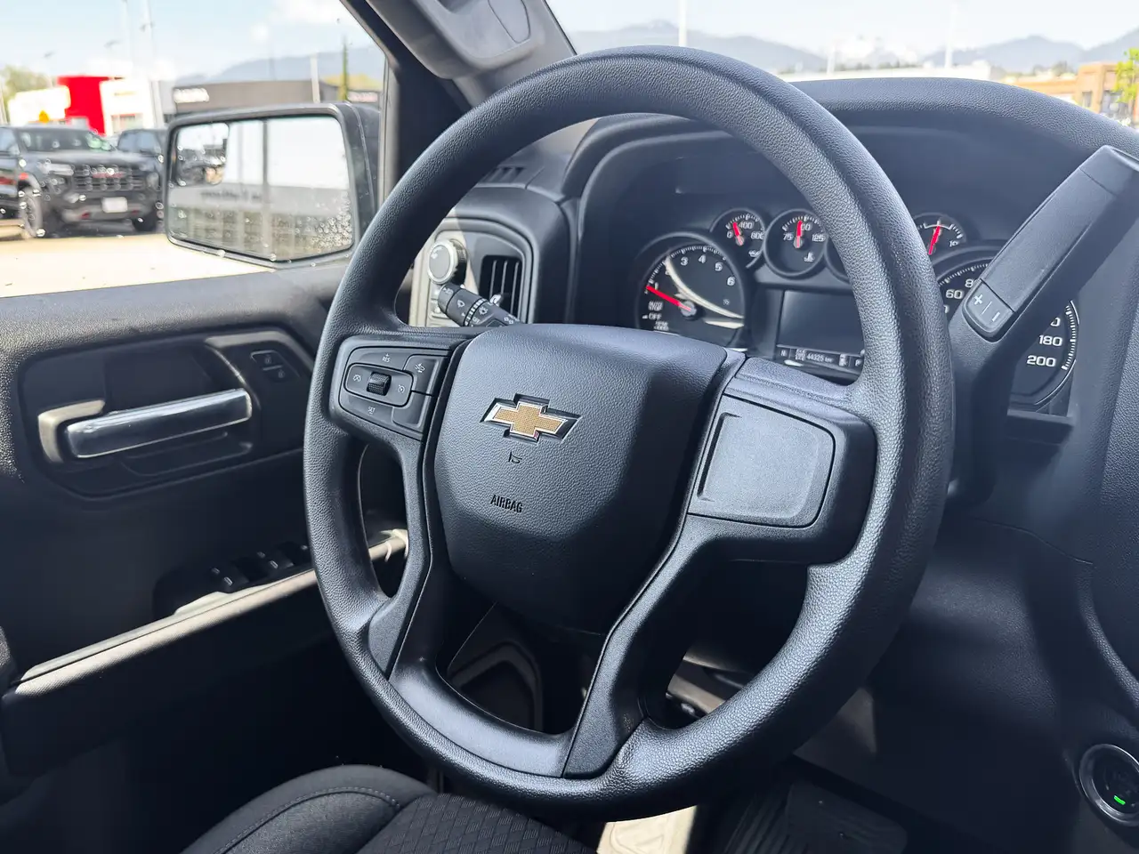 Chevrolet Silverado 1500 снимка Chevrolet Silverado 1500