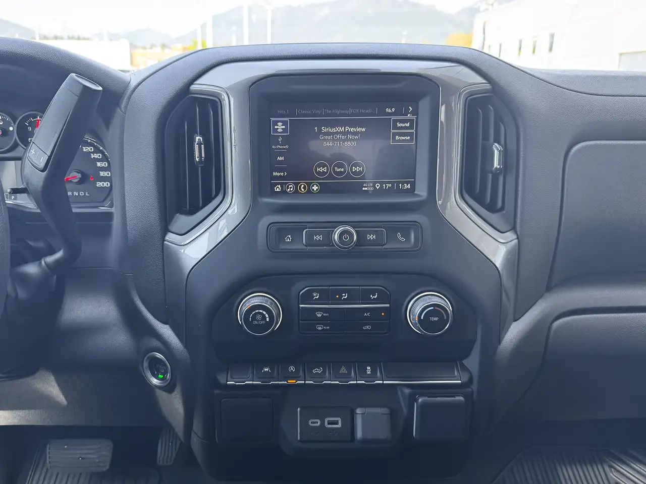 Chevrolet Silverado 1500 снимка Chevrolet Silverado 1500