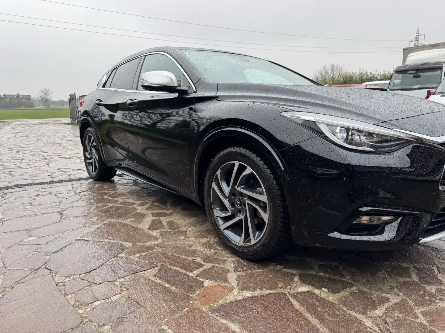 Infiniti Q30 Infiniti 1.5 diesel Premium Tech Gallery White neo Negru - 2