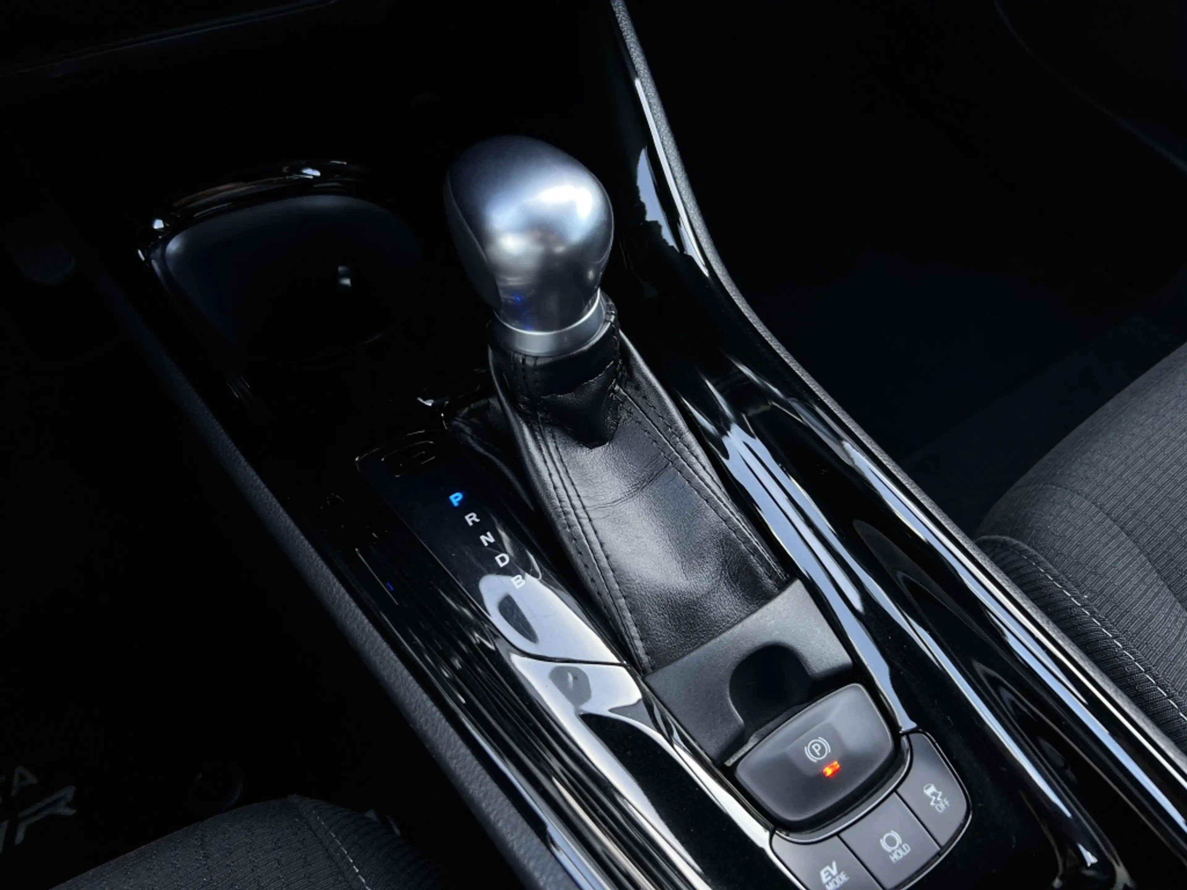 Toyota C-HR 1.8 Hybrid Style — photo 21