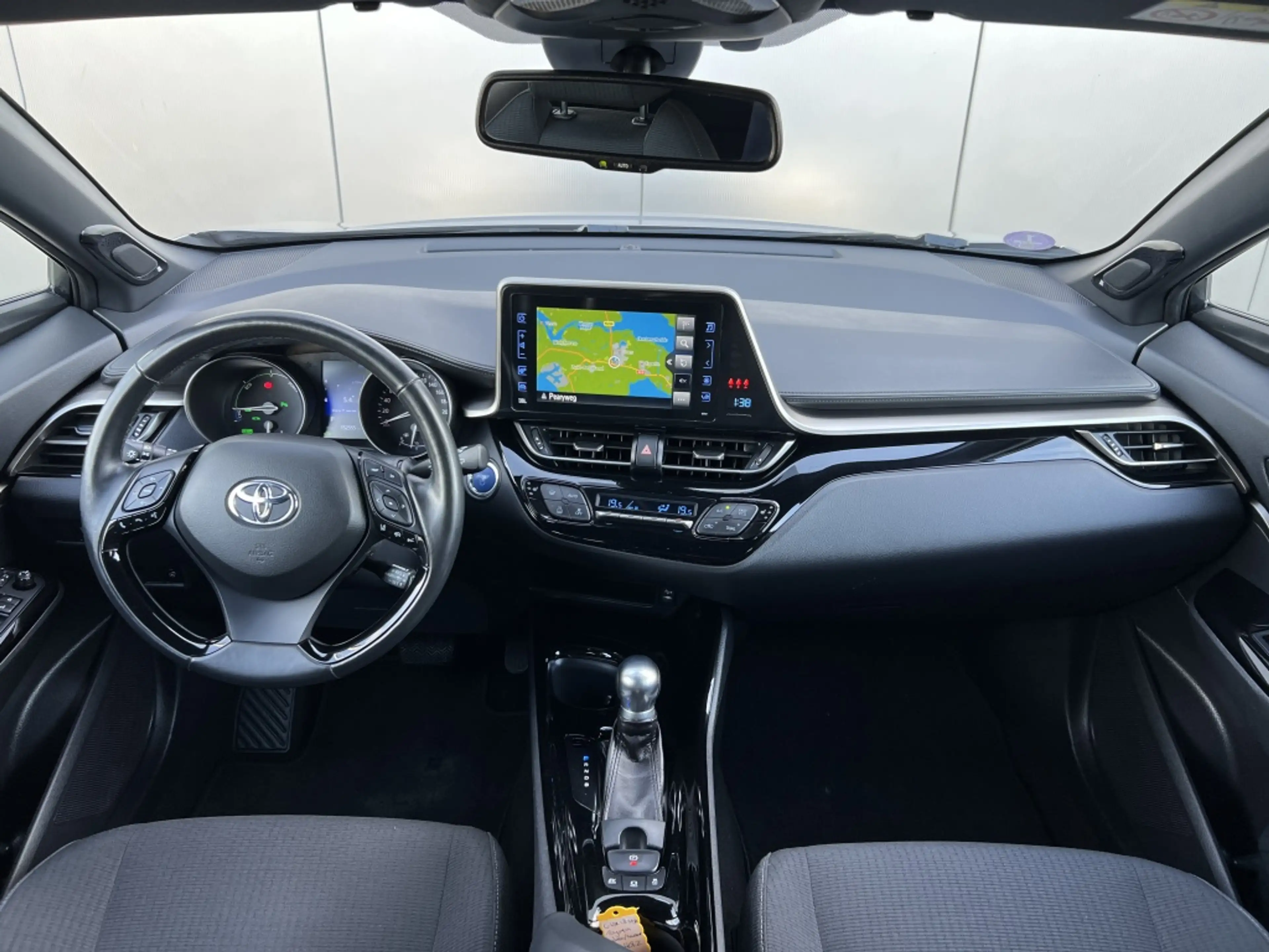 Toyota C-HR 1.8 Hybrid Style — photo 3