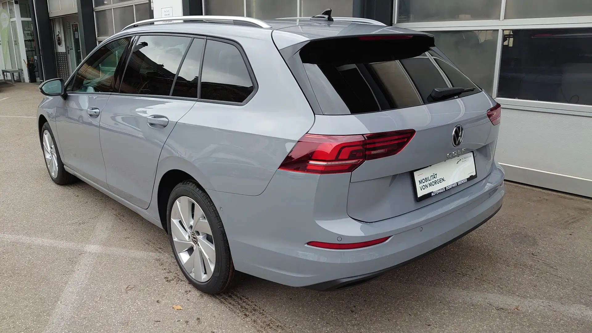 Volkswagen Golf Variant 1.5 TSI 85 kW Life Grau - 2