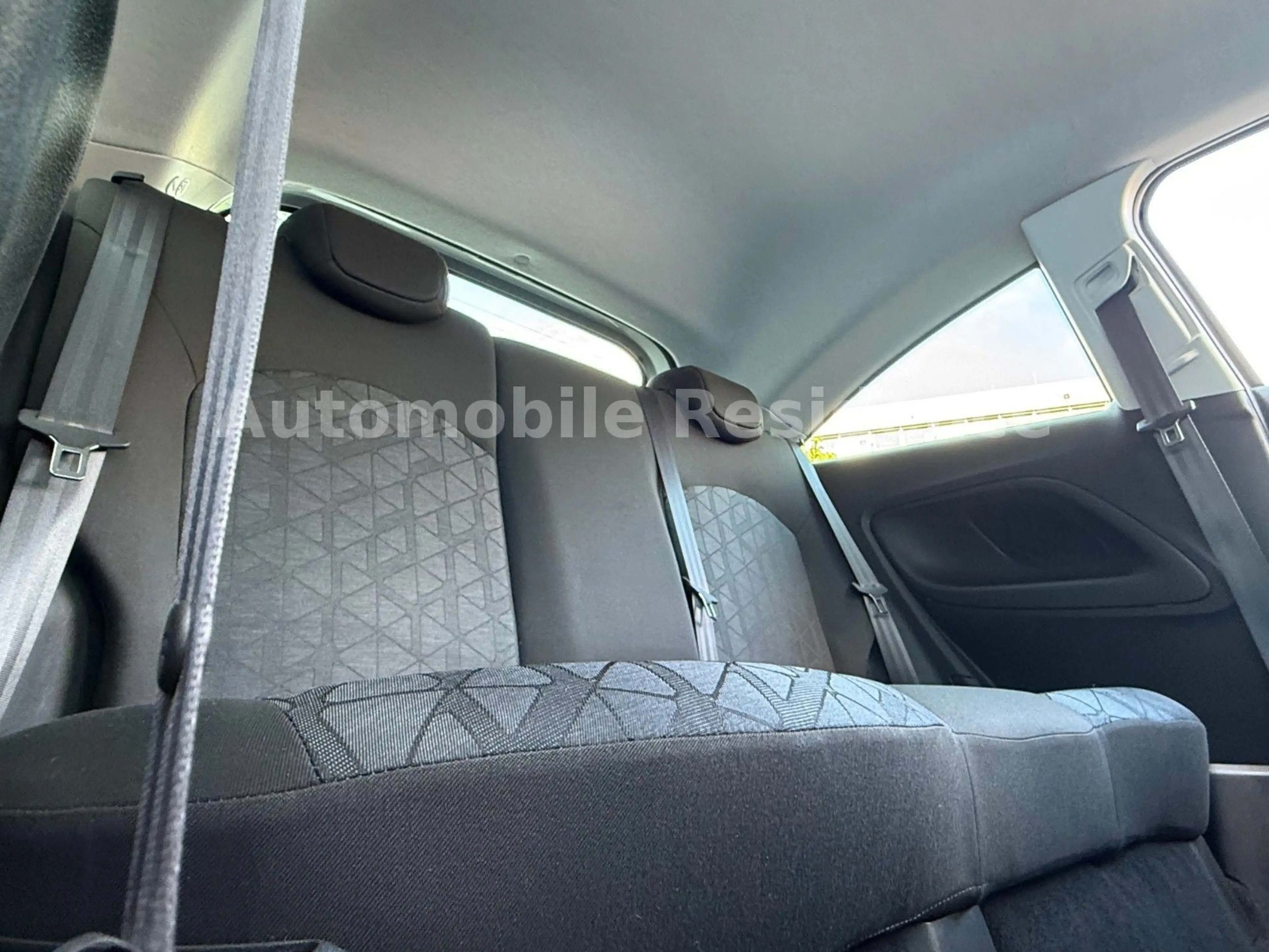Opel Corsa E 120 Jahre 1.2 AUT.*SHZ*NAVI*TEMP*AHK*CAM — photo 8