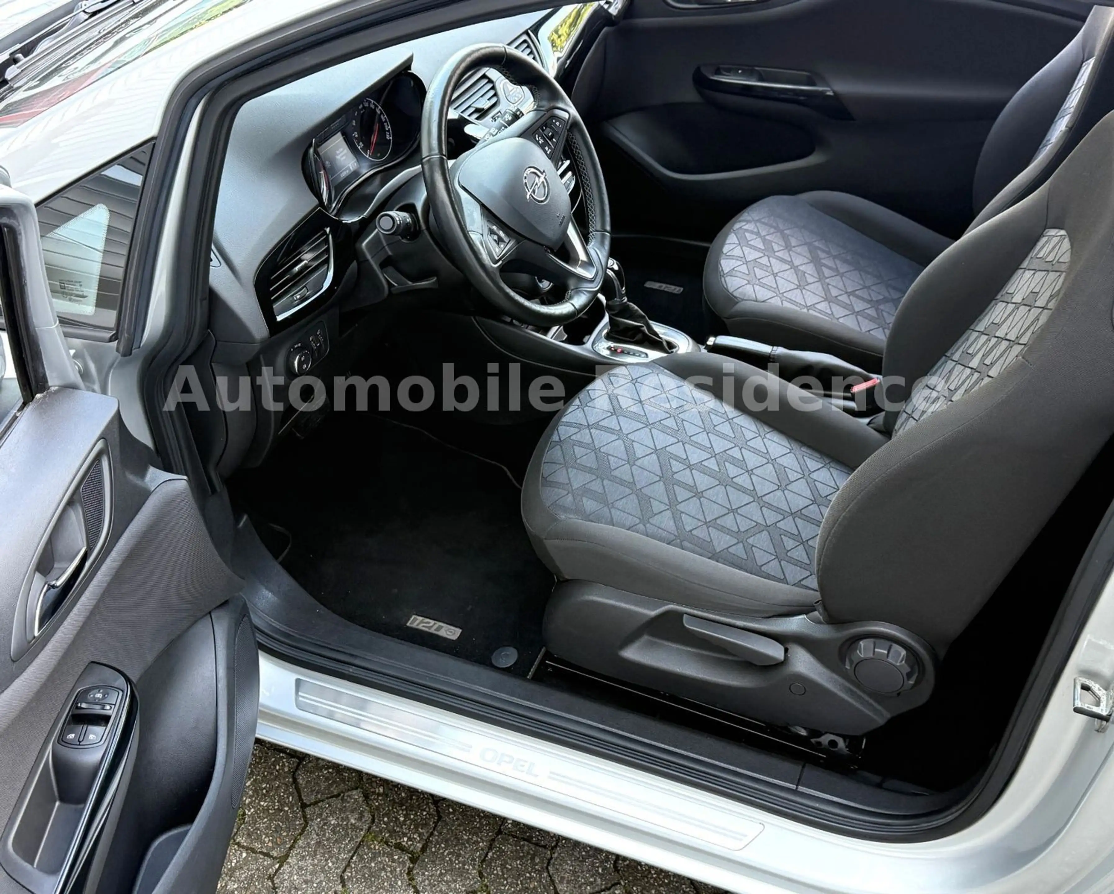 Opel Corsa E 120 Jahre 1.2 AUT.*SHZ*NAVI*TEMP*AHK*CAM — photo 6
