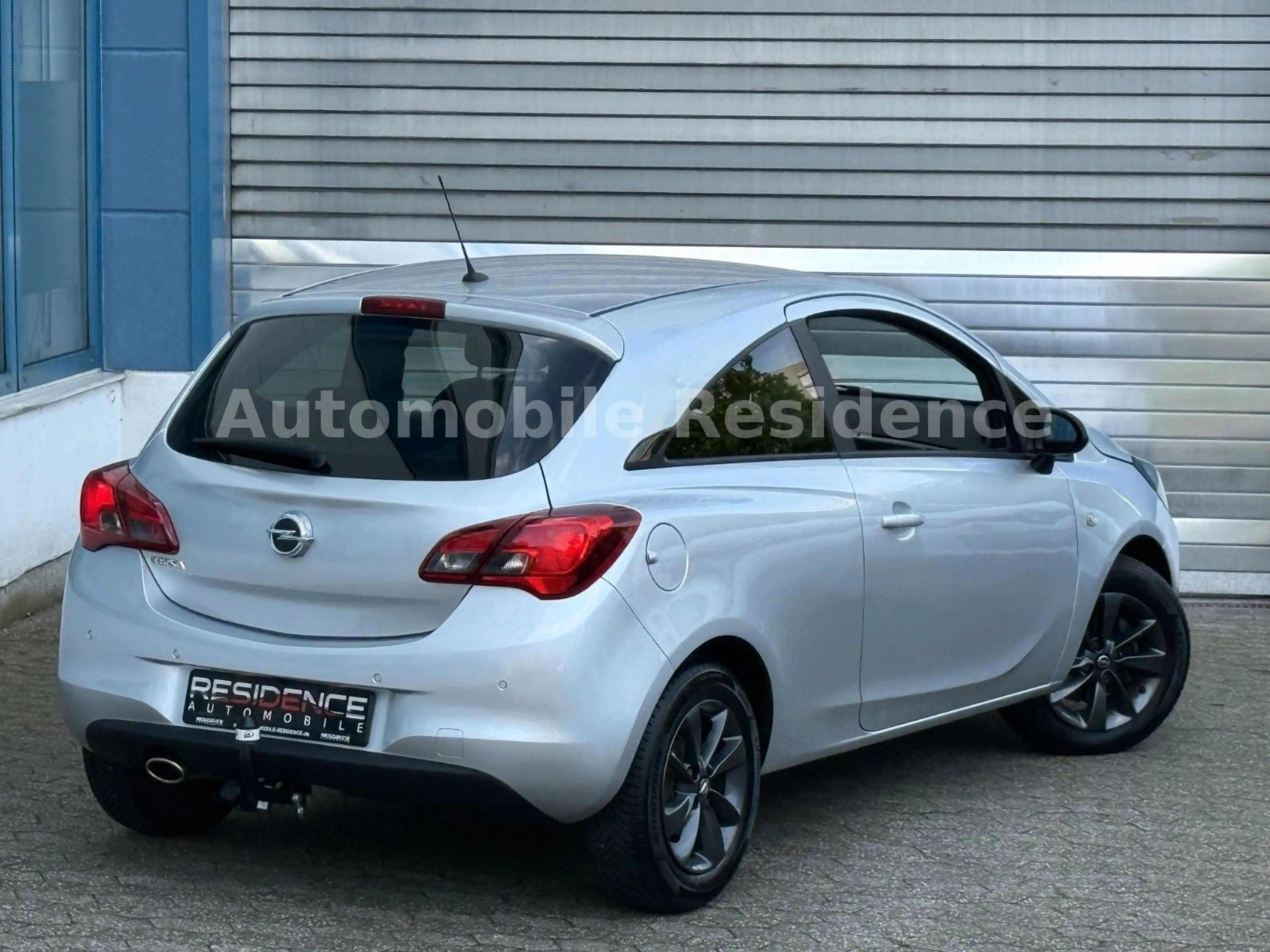 Opel Corsa E 120 Jahre 1.2 AUT.*SHZ*NAVI*TEMP*AHK*CAM — photo 4