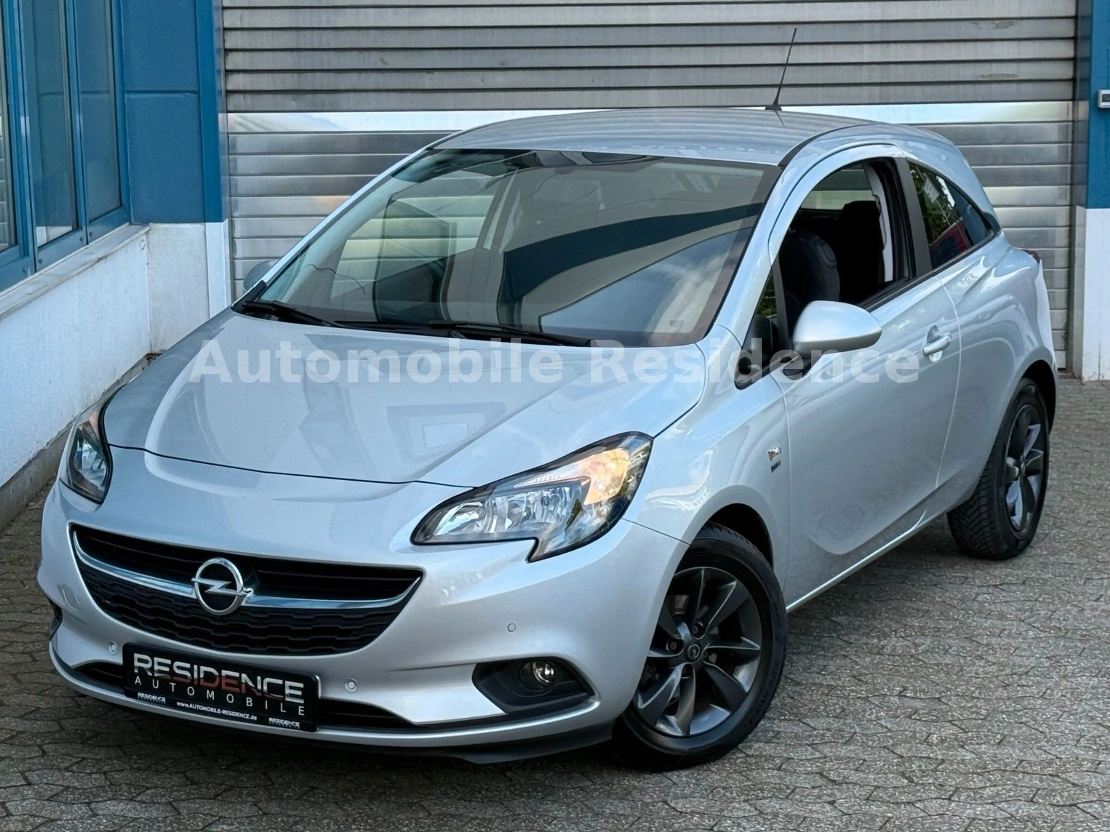 Opel Corsa E 120 Jahre 1.2 AUT.*SHZ*NAVI*TEMP*AHK*CAM — photo 2