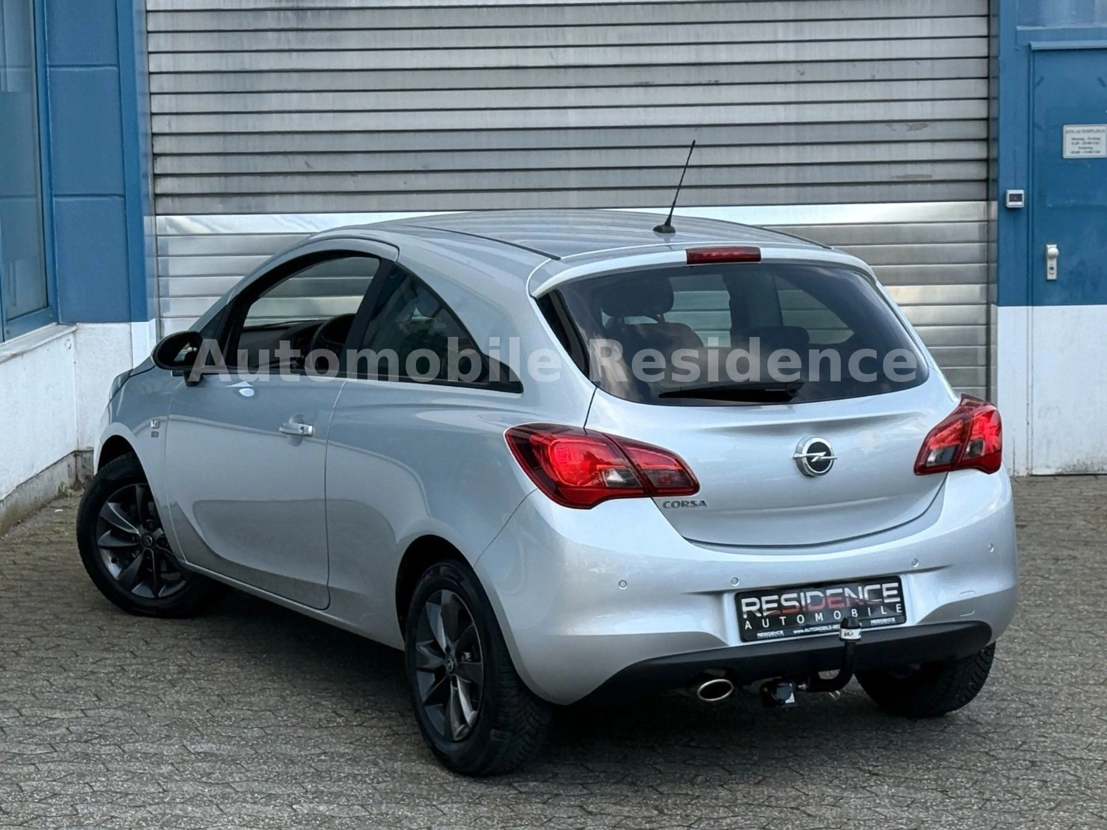 Opel Corsa E 120 Jahre 1.2 AUT.*SHZ*NAVI*TEMP*AHK*CAM — photo 3