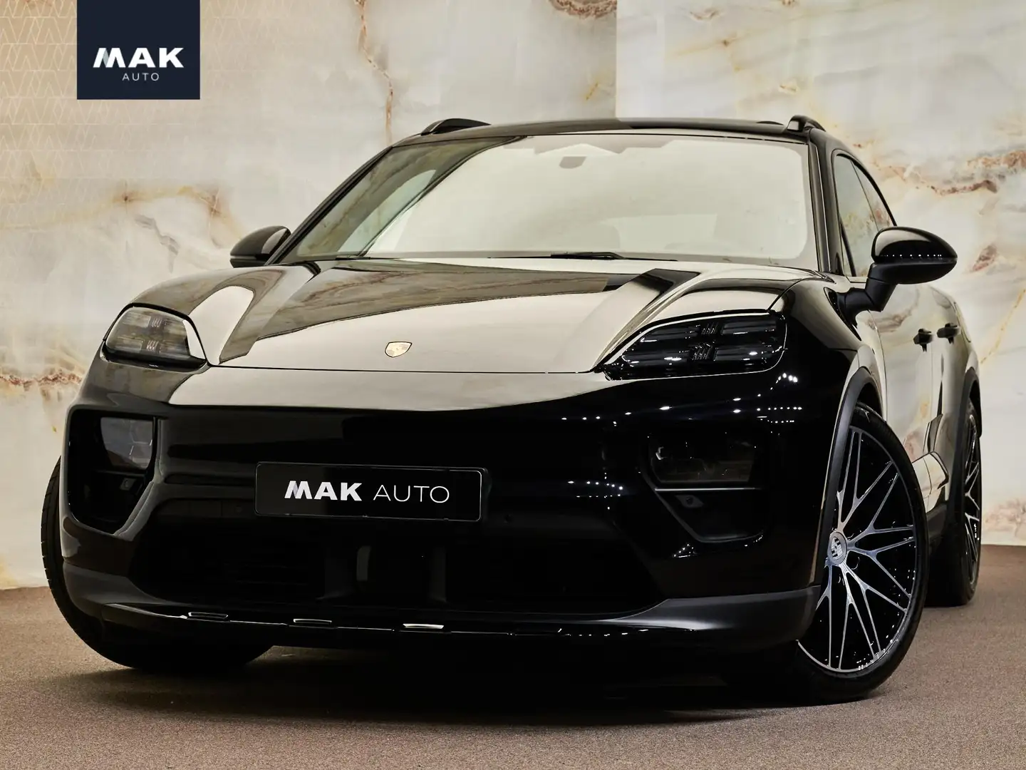 Porsche Macan 4, 22", Offroad Design, pano, tr.haak, bijrijdersd Zwart - 1