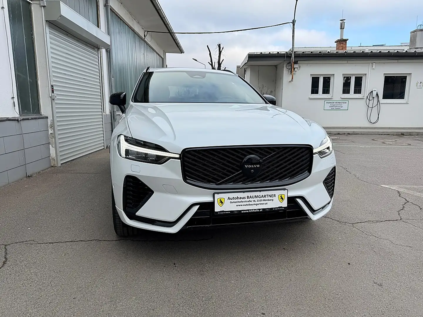 Volvo XC60 T6 AWD PHEV 18,8kWh Ultra Black Edition Aut. Weiß - 2