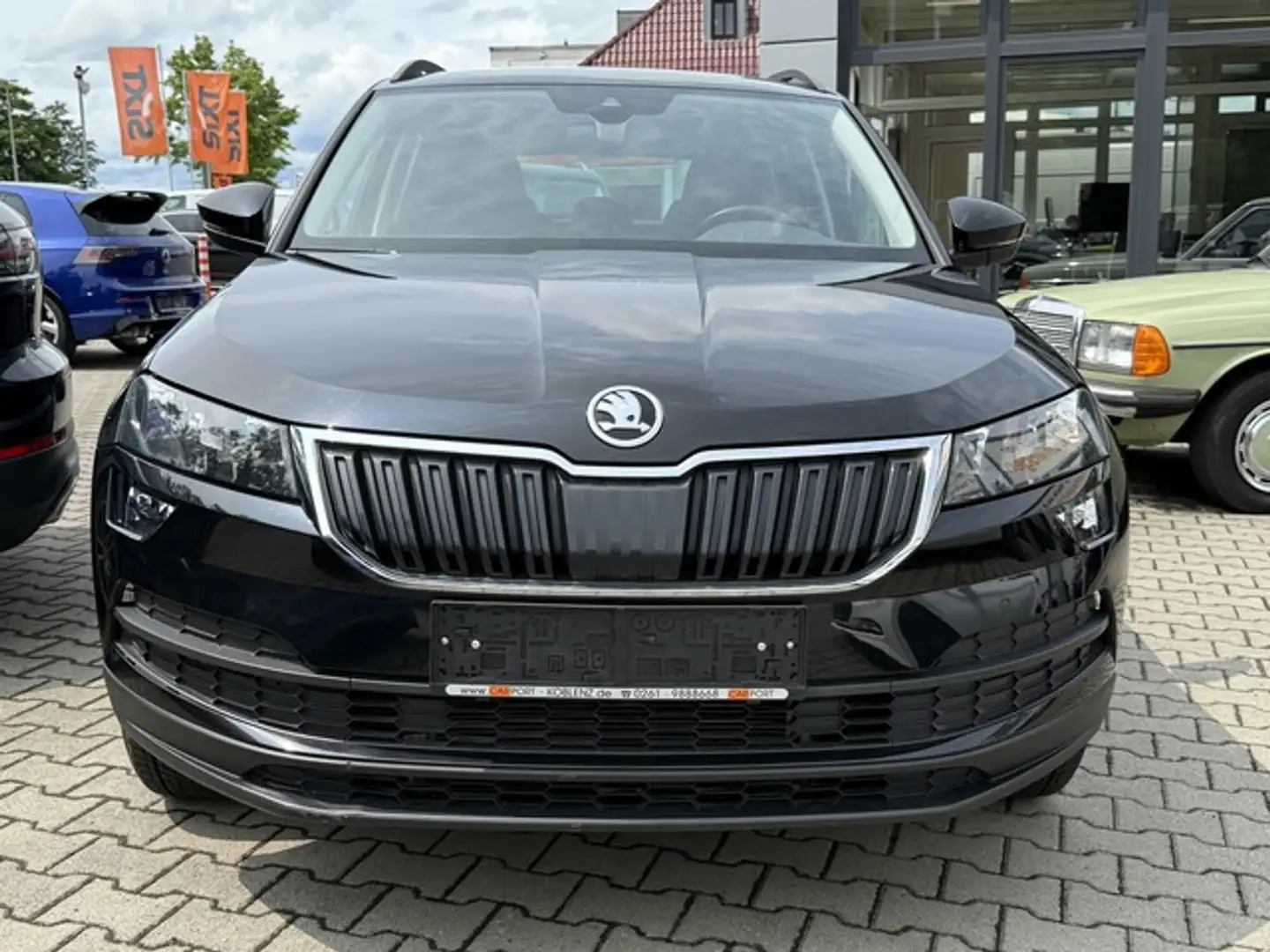 Skoda Karoq 2.0 TDI 4x4 Scheckheft Schwarz - 2