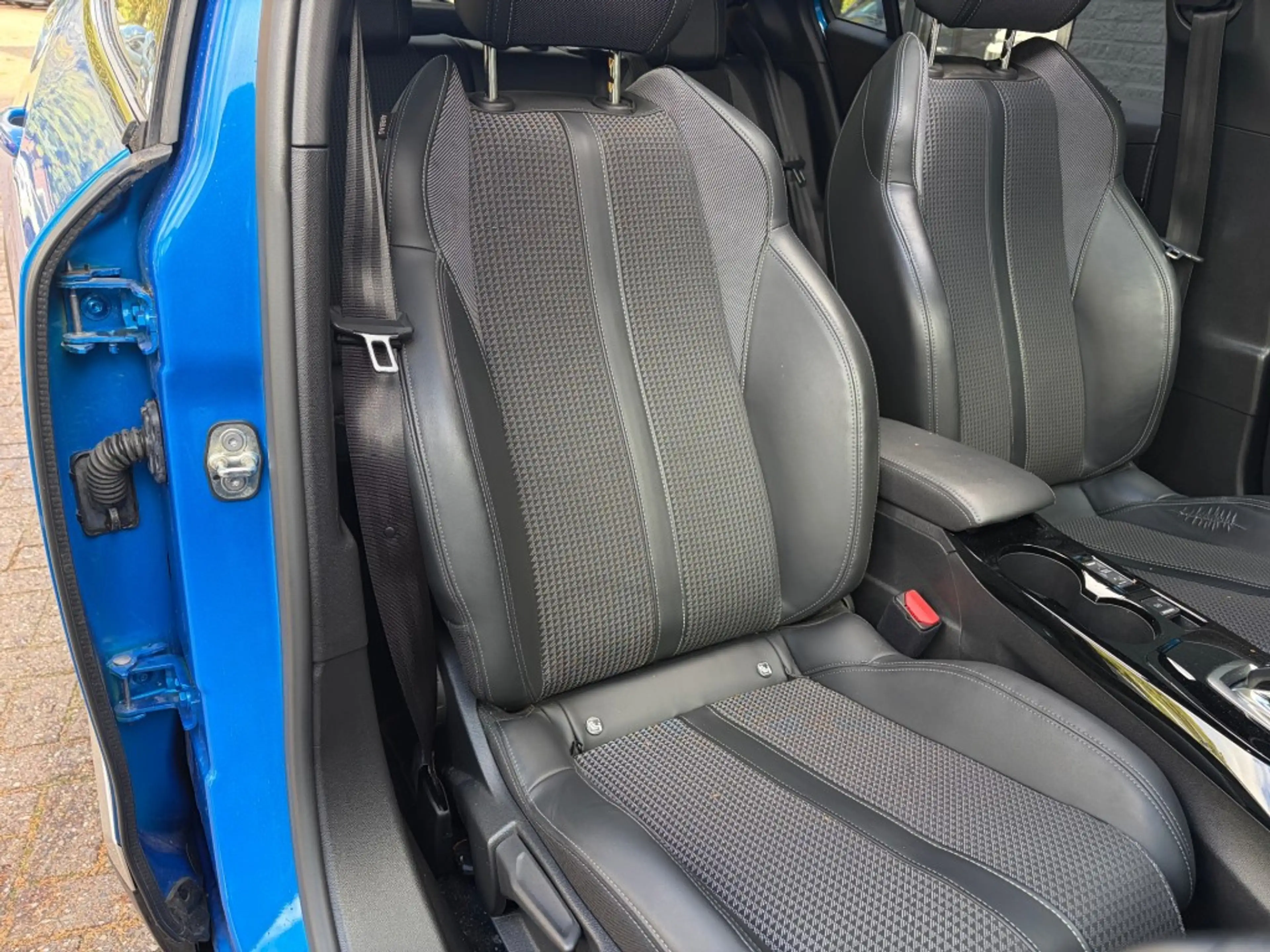 Peugeot 2008 1.2 PURETECH GT-LINE opendak — photo 8